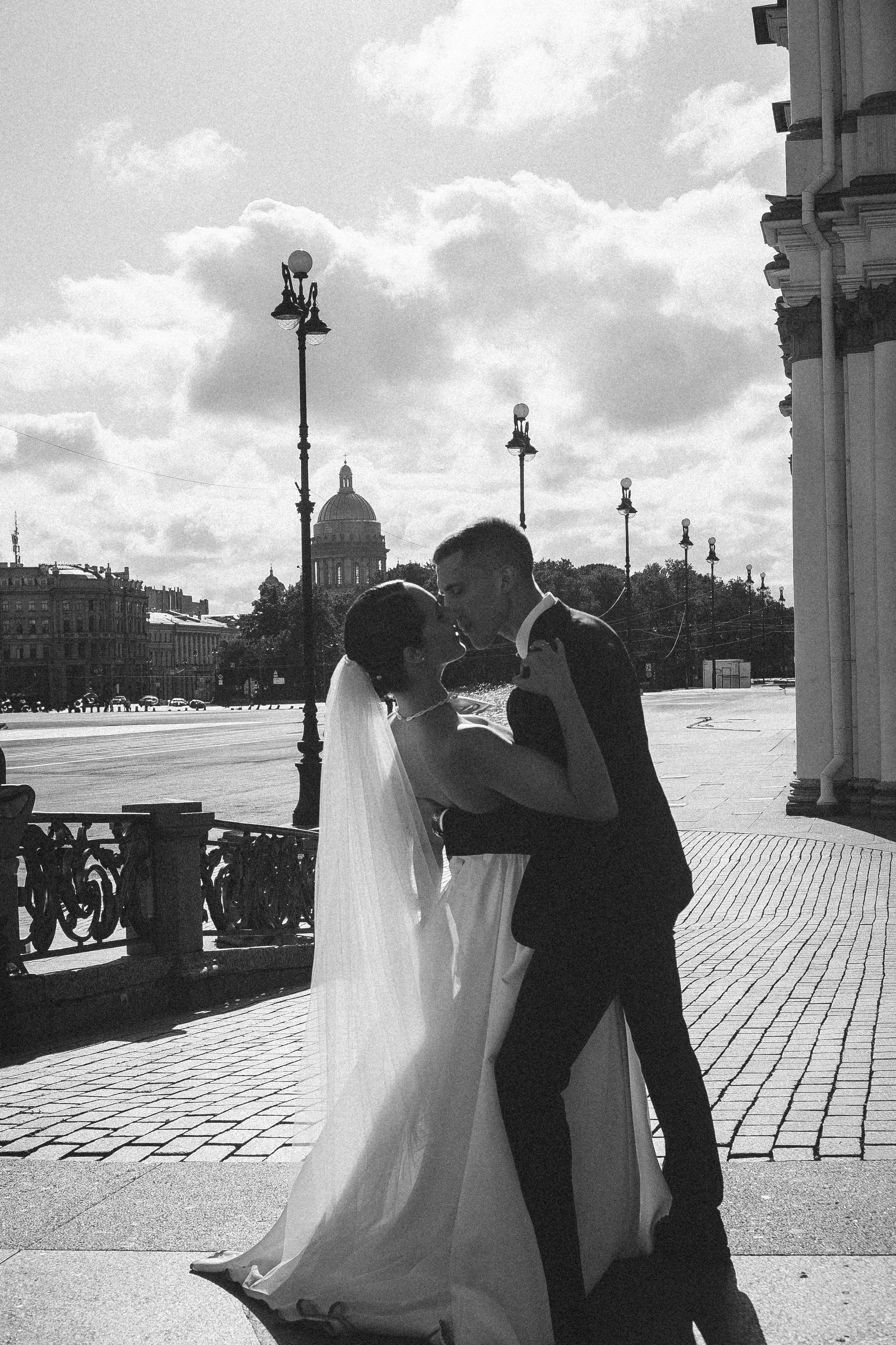 СВАДЕБНАЯ ПРОГУЛКА В САНТК-ПЕТЕРБУРГЕ (ИСАКИЕВСКИЙ СОБОР, ЗИМНЯЯ КАНАВКА, ЭРМИТАЖ И БОЛЬШАЯ МОРСКАЯ УЛИЦА). Профессиональный фотограф, Санкт-Петербург — Виктория Богомолова