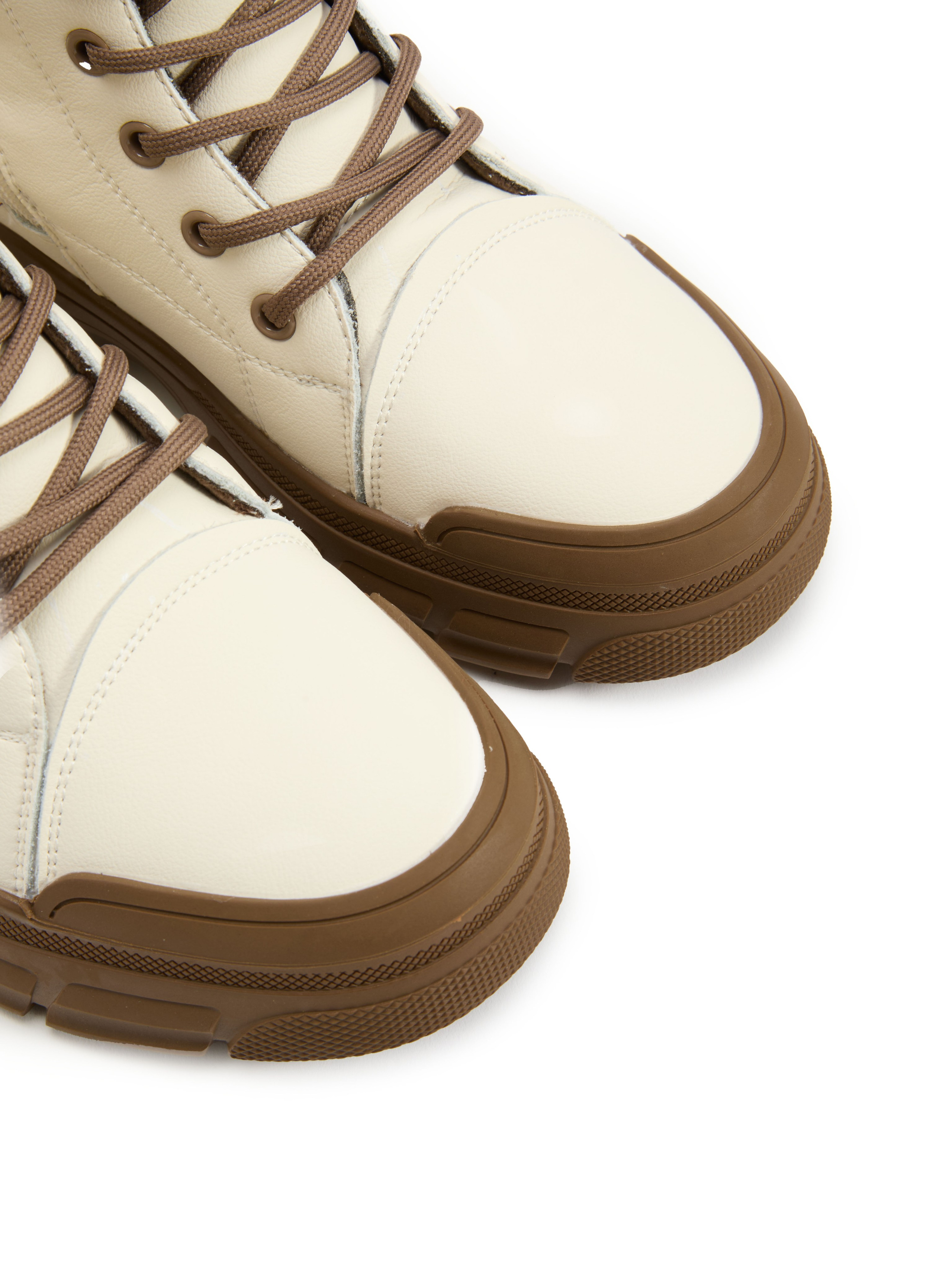 Каталожная фотография обуви. Фотограф в Москве Егор Гончаров