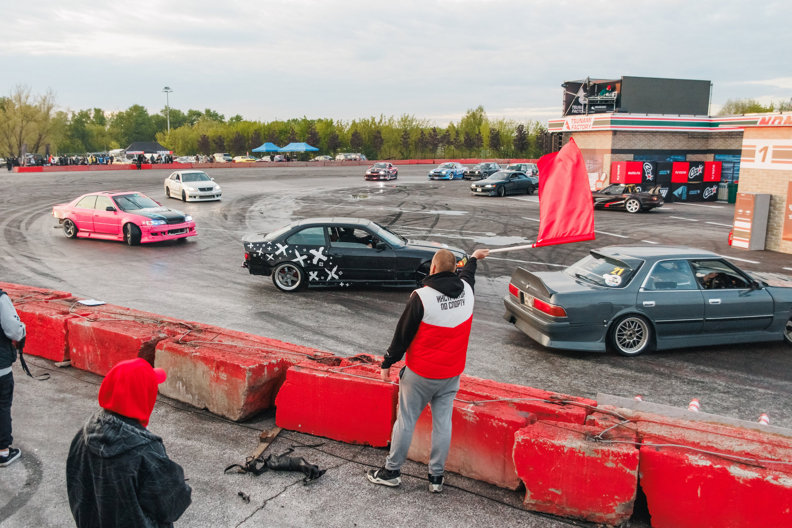Выставка и дрифт машин. Репортажный фотограф. Москва. Алина Ланская