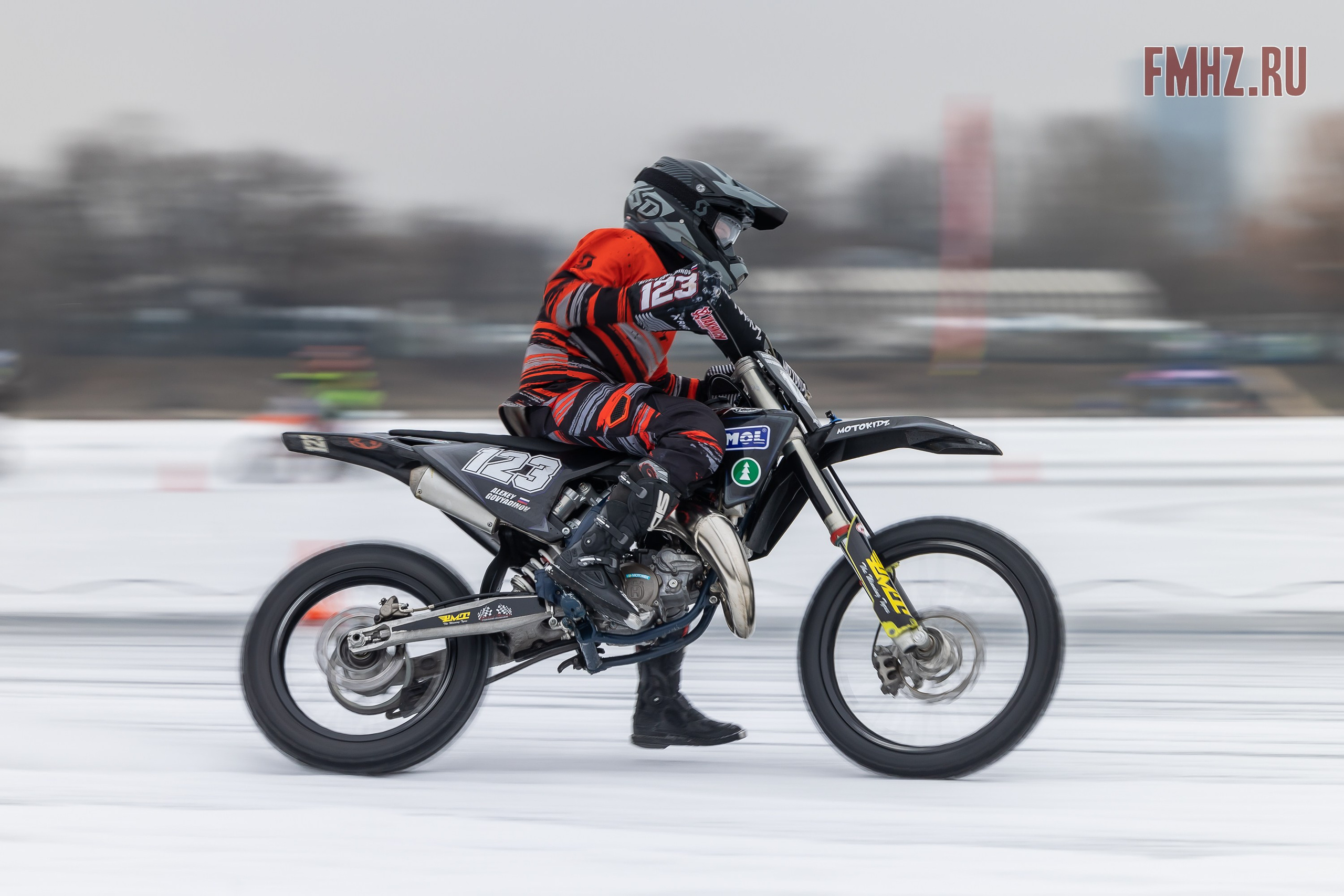 Первый этап Кубка МФР по мотокроссу на льду Большого Крылатского пруда в Москве. 8 февраля 2025 г. Фотограф Владимир Охрименко