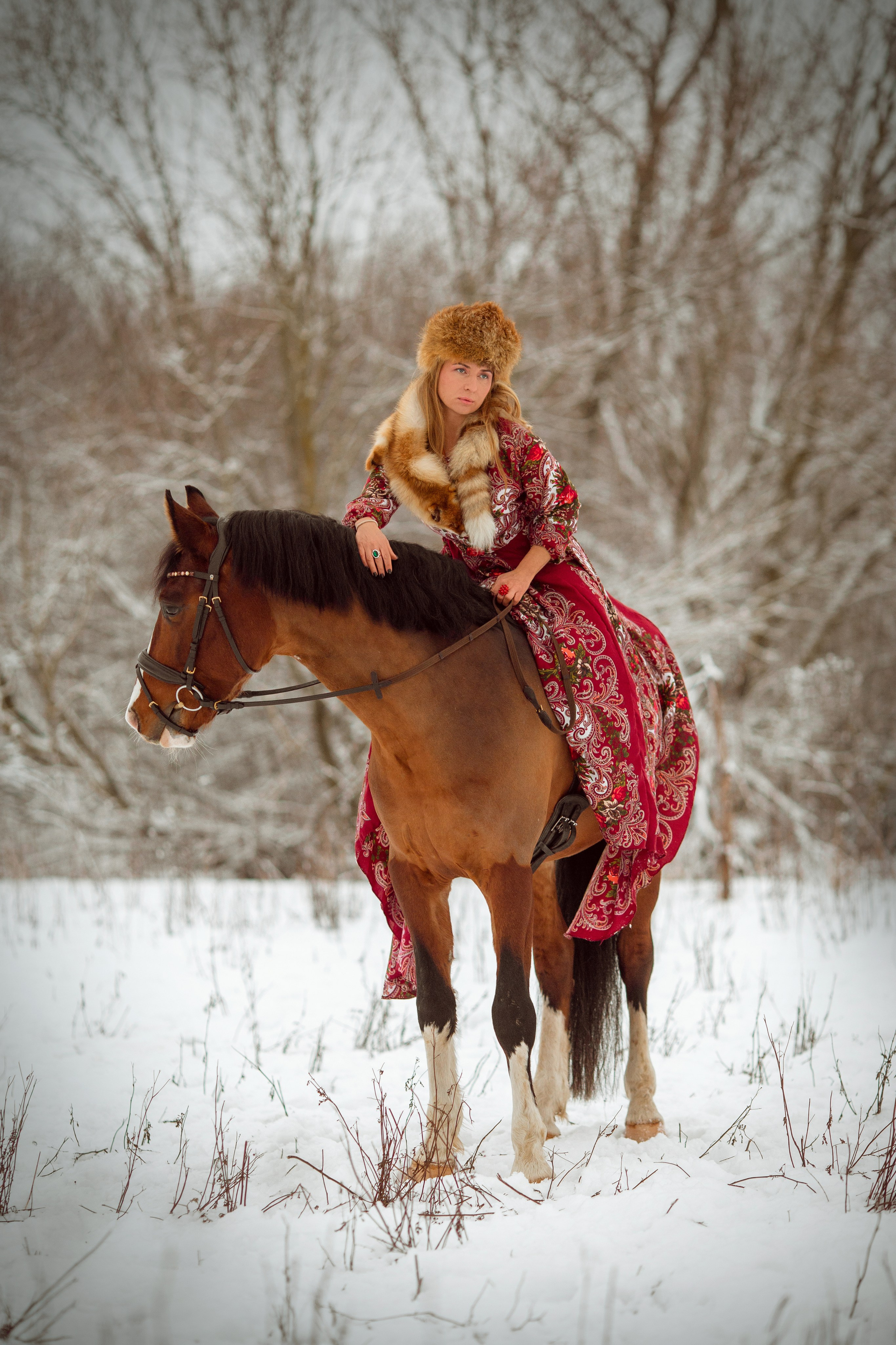 Фотосессия в русско-народном стиле с лошадью
