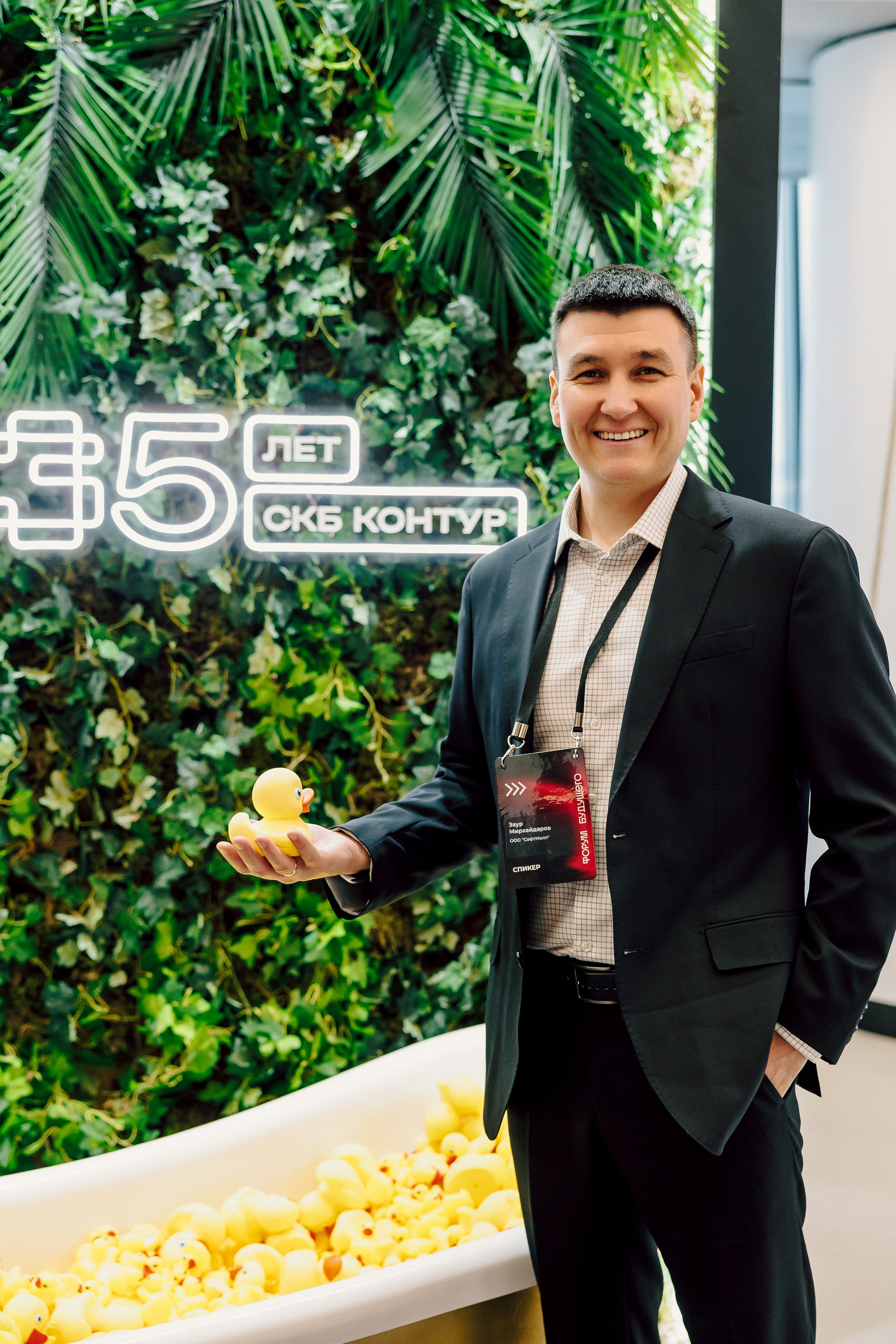 СКБ Контур — Форум будущего — Стенд. Лёшка Варзегов — фотограф