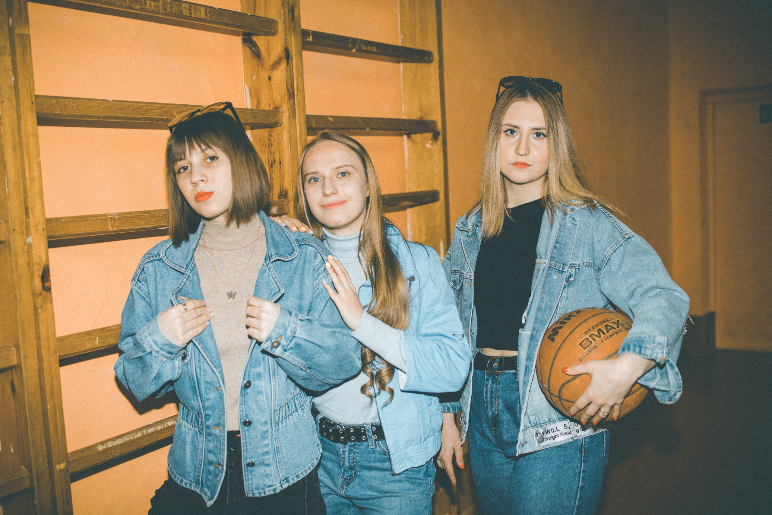 Фотосессия для выпускного альбома в стиле 90х. Москва. Выпускные альбомы в Серпухове