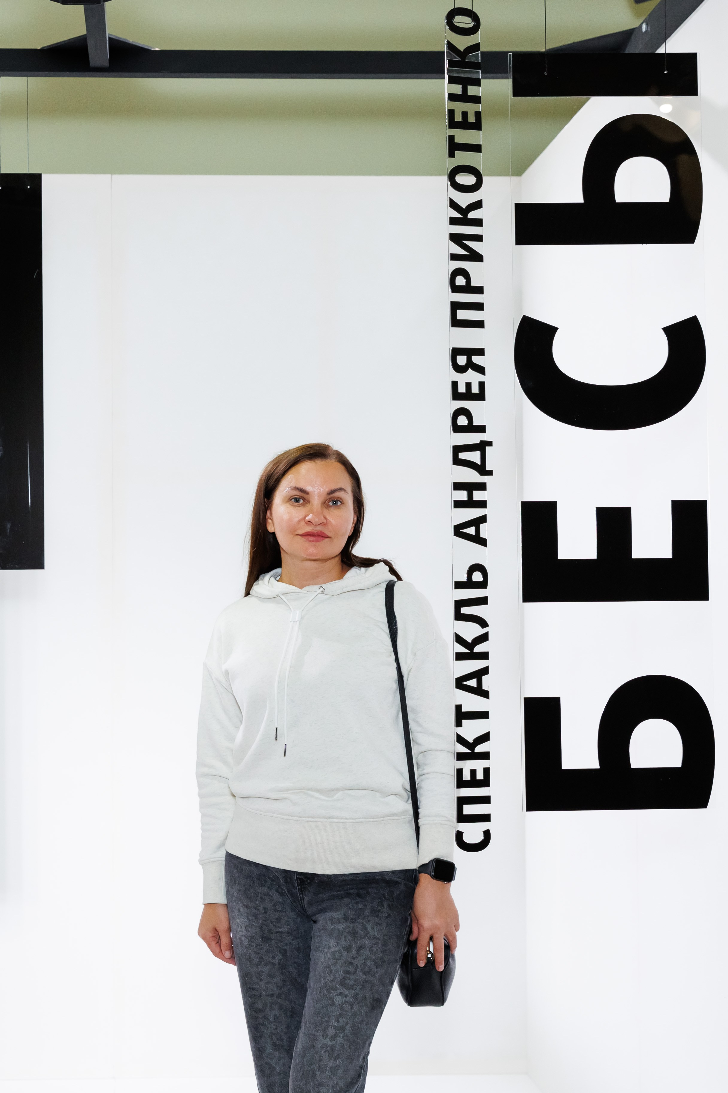 Красный факел — фотозона перед премьерой спектакля. Фотограф Новосибирск — Наталья Гресь