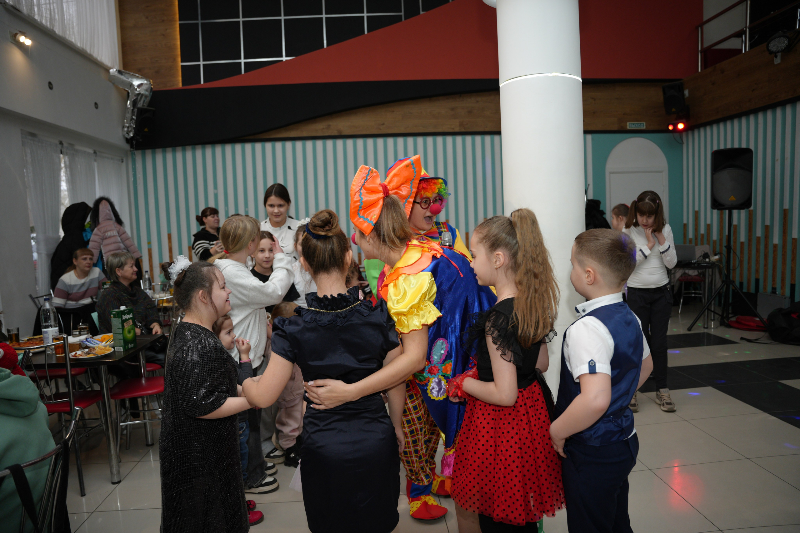 Социально —благотворительная акция «Ты в этом мире не один», посвященная Международному дню инвалидов. ВЫПУСКНЫЕ АЛЬБОМЫ, Школьный фотограф, семейный и свадебный в Саратове и области Ольга Плаксина