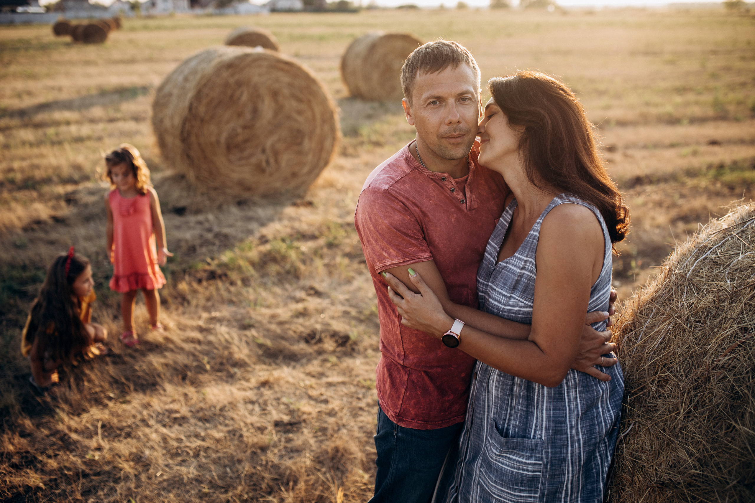 Семейная съёмка в стогах. Семейный фотограф в Самаре Елена Ефимова