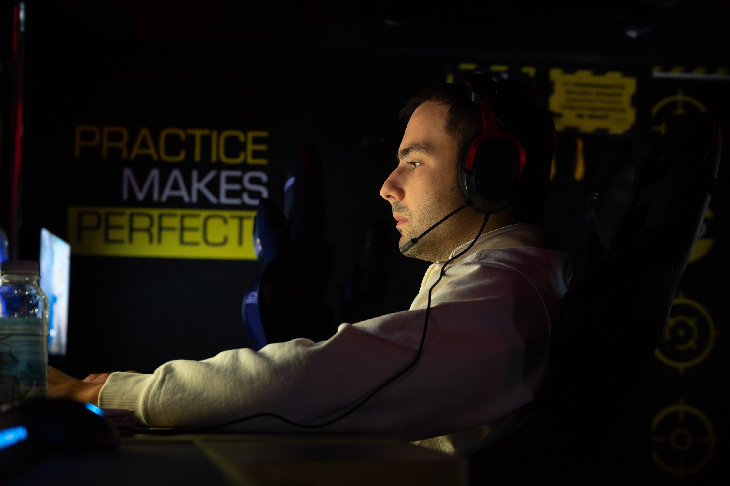 Репортаж в киберспортивном клубе Kolizeum. Фотограф мероприятий в Москве