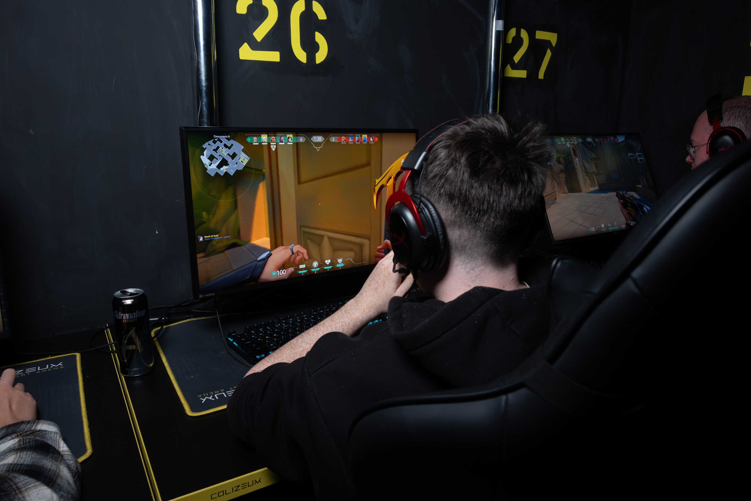 Репортаж в киберспортивном клубе Kolizeum. Фотограф мероприятий в Москве
