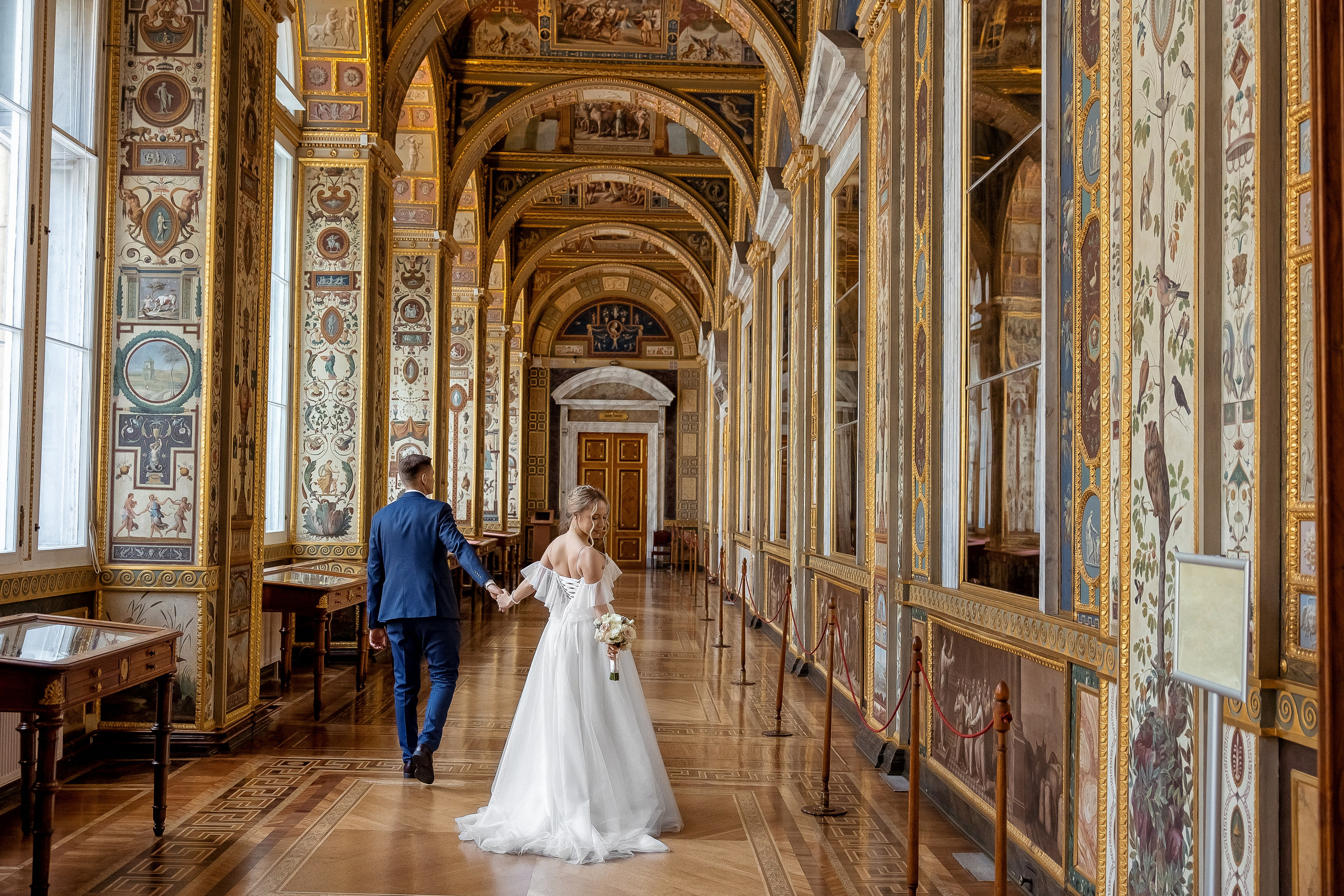 Свадебная фотосессия в Эрмитаже. Свадебный и семейный фотограф Алексей Аверин