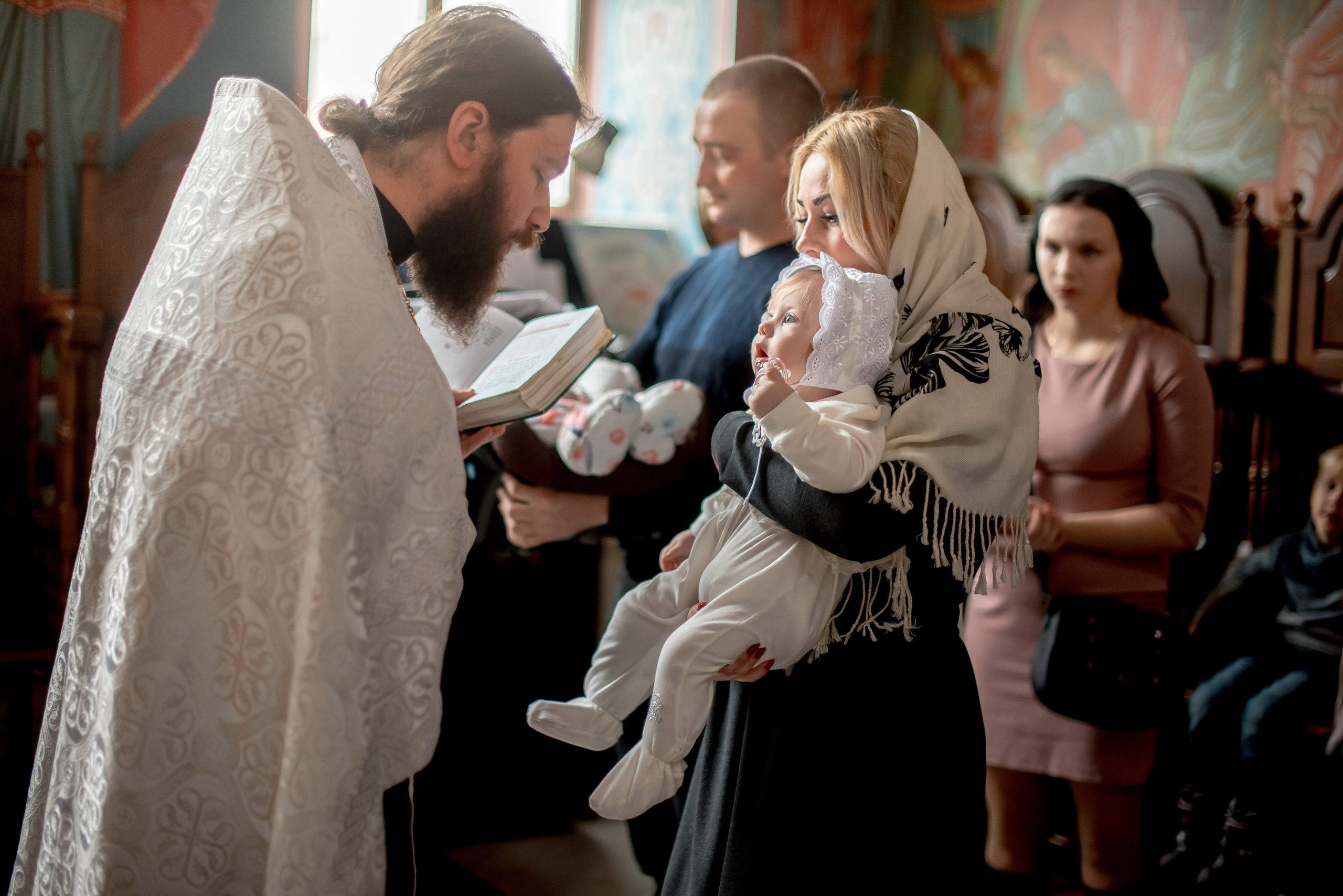 Крещение в мужском монастыре. Фотограф Мария Стрелкова