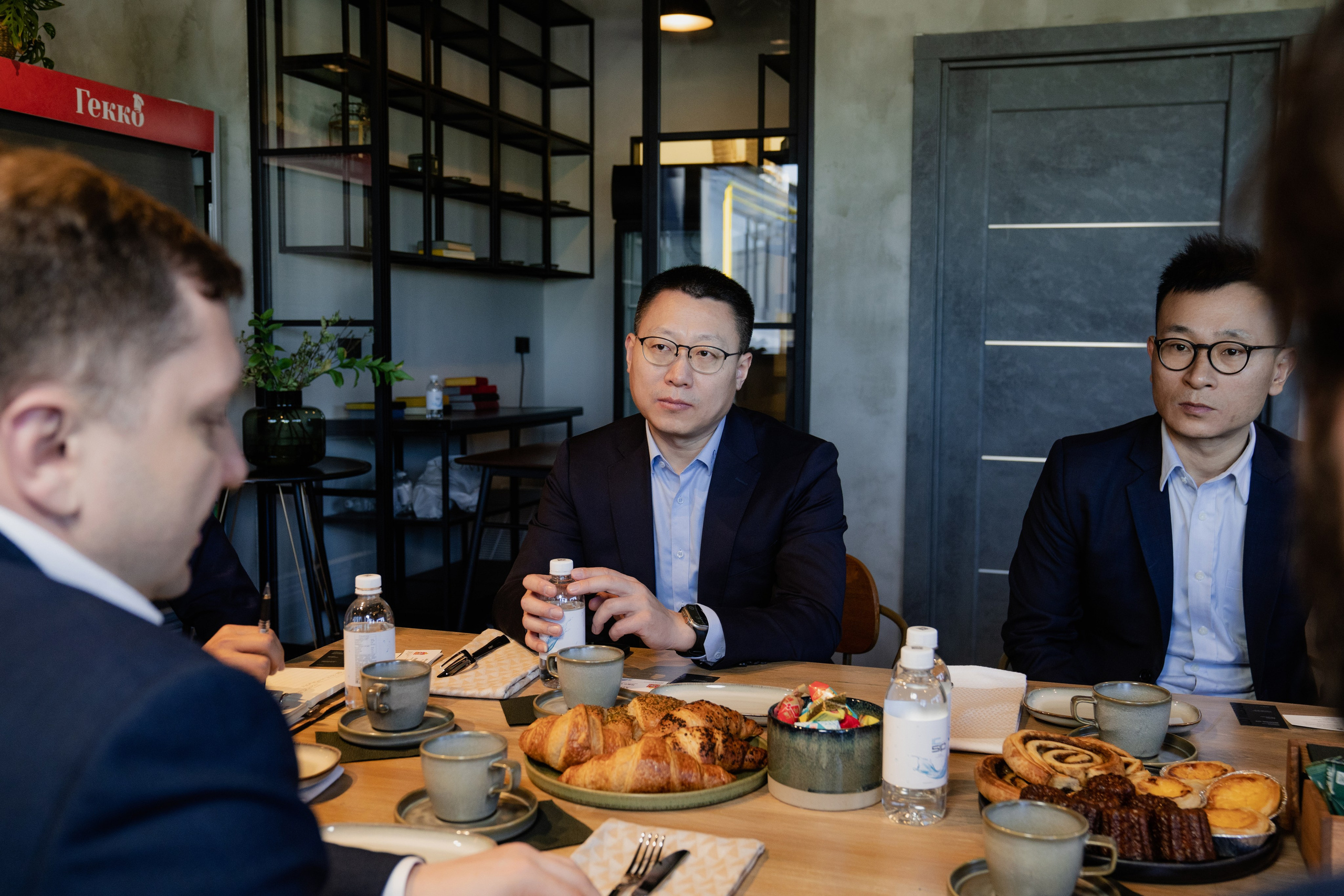 Деловая встреча. Yankovski_001