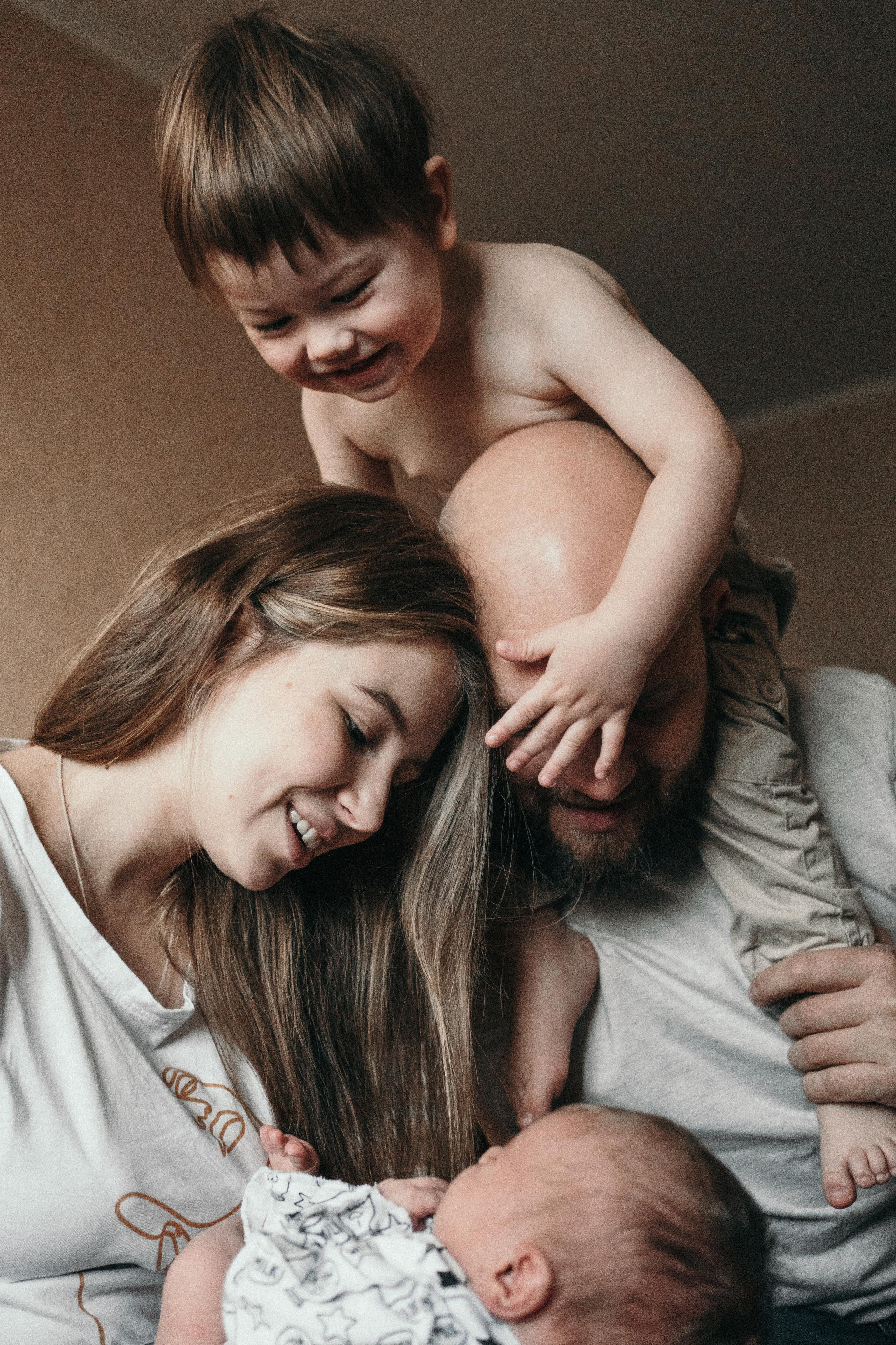 Семейная фотосессия в домашних условиях. Семейный и детский фотограф в Санкт-Петербурге Наталья Григорьева