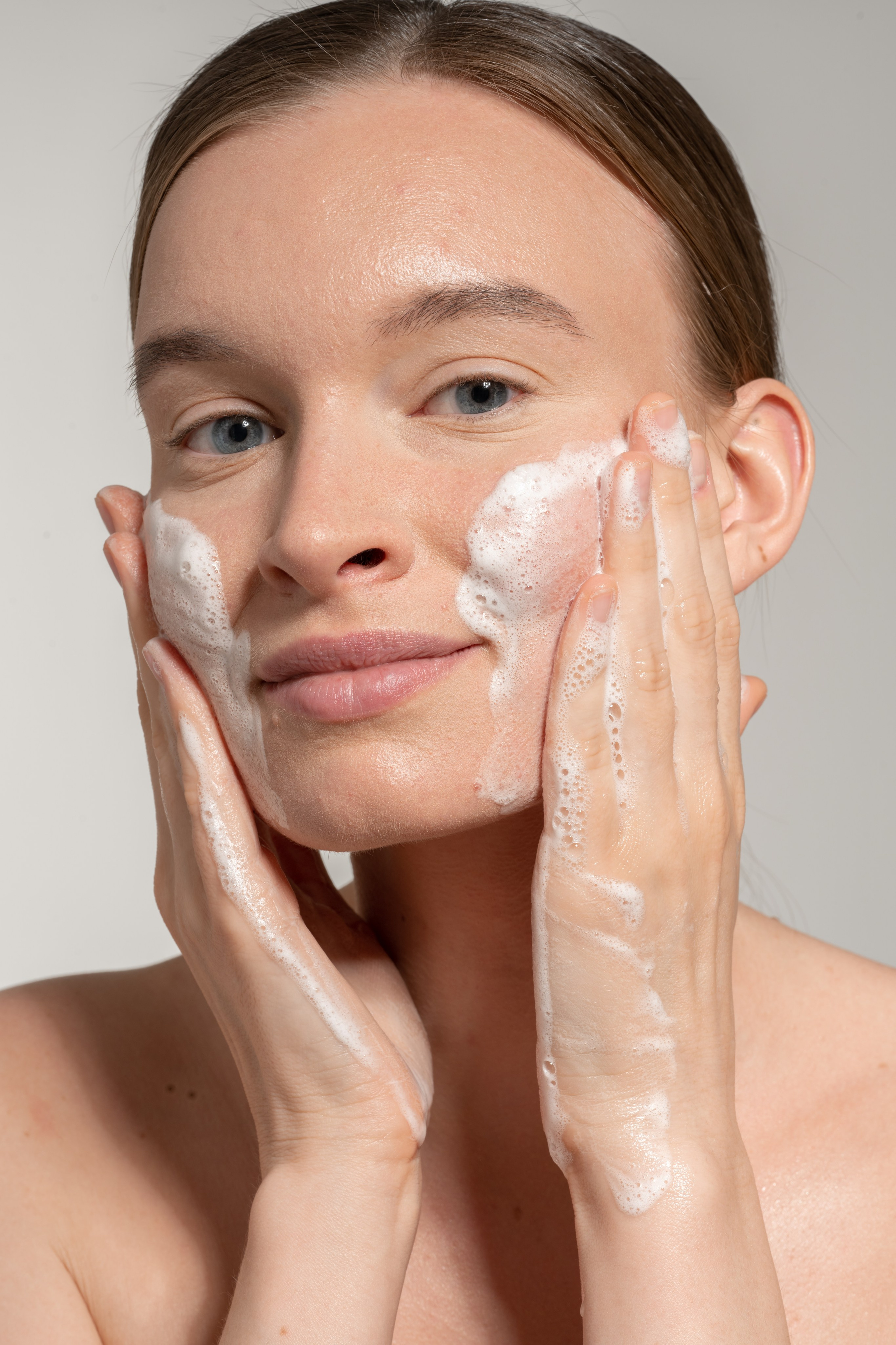 BEFORE / AFTER. RETOUCHER / Beauty / Product / Fashion / Commercial