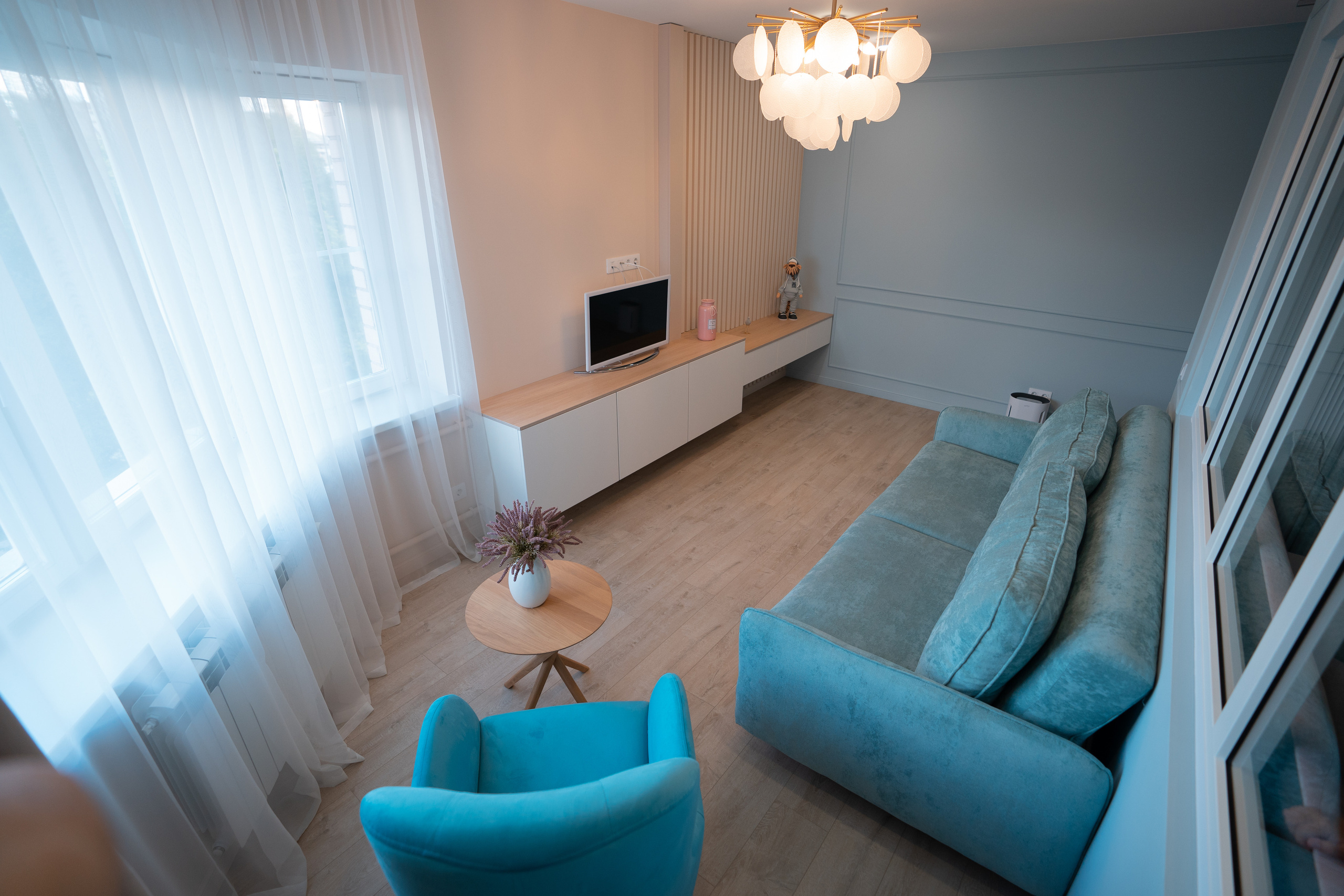 Яркая атмосферная квартира с изюминкой спальня-гостиная. Батракова Наталья дизайнер интерьеров Санкт-Петербург Москва Архангель