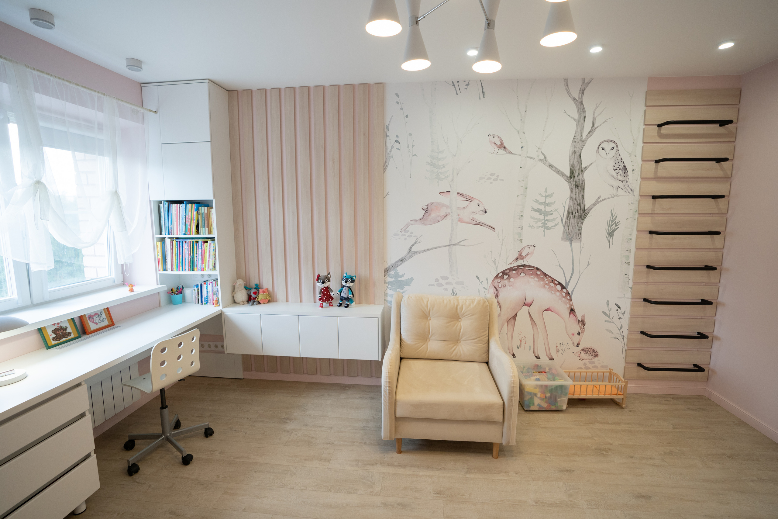 Яркая атмосферная квартира с изюминкой спальня-гостиная. Батракова Наталья дизайнер интерьеров Санкт-Петербург Москва Архангель