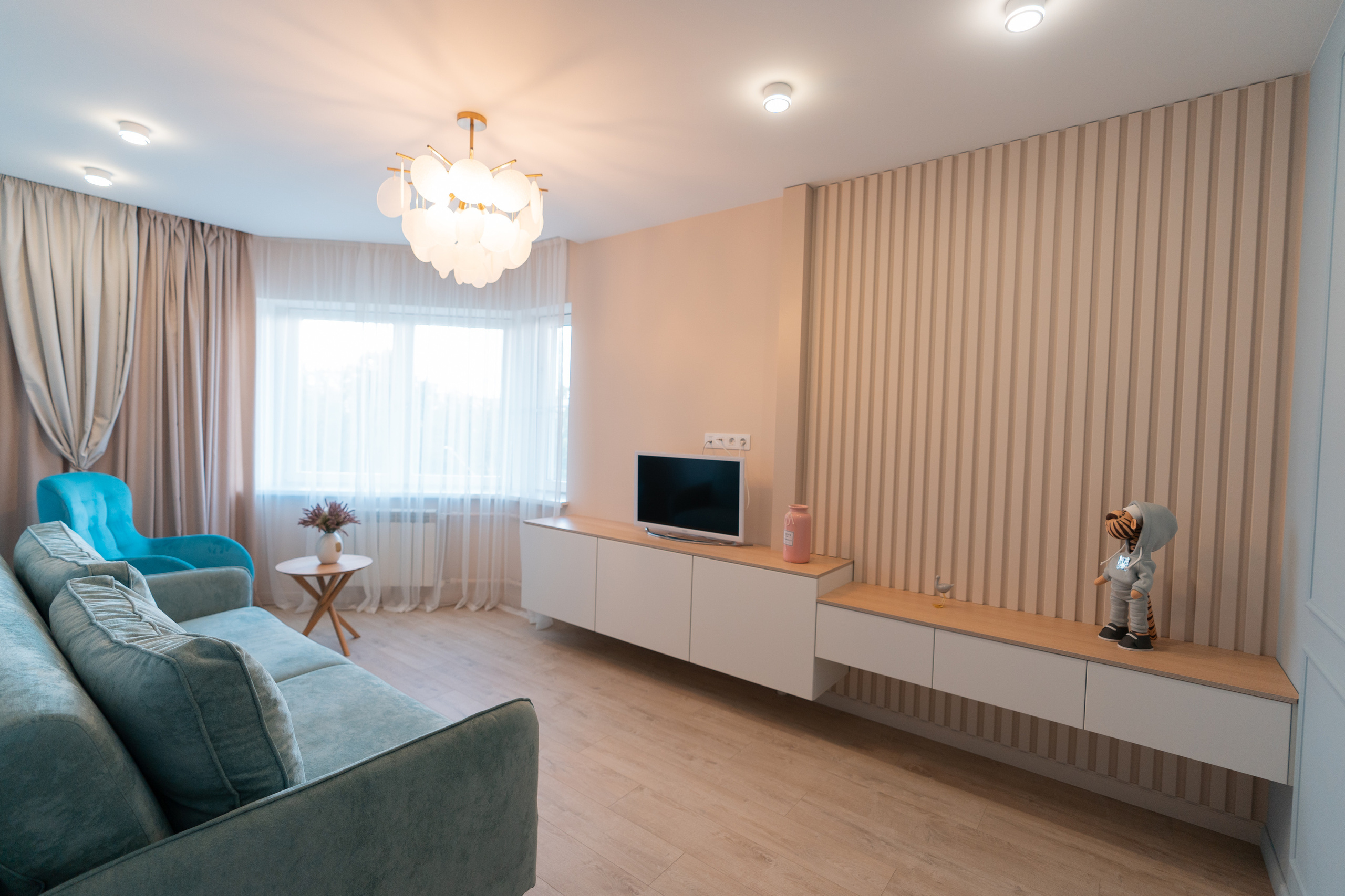 Яркая атмосферная квартира с изюминкой спальня-гостиная. Батракова Наталья дизайнер интерьеров Санкт-Петербург Москва Архангель