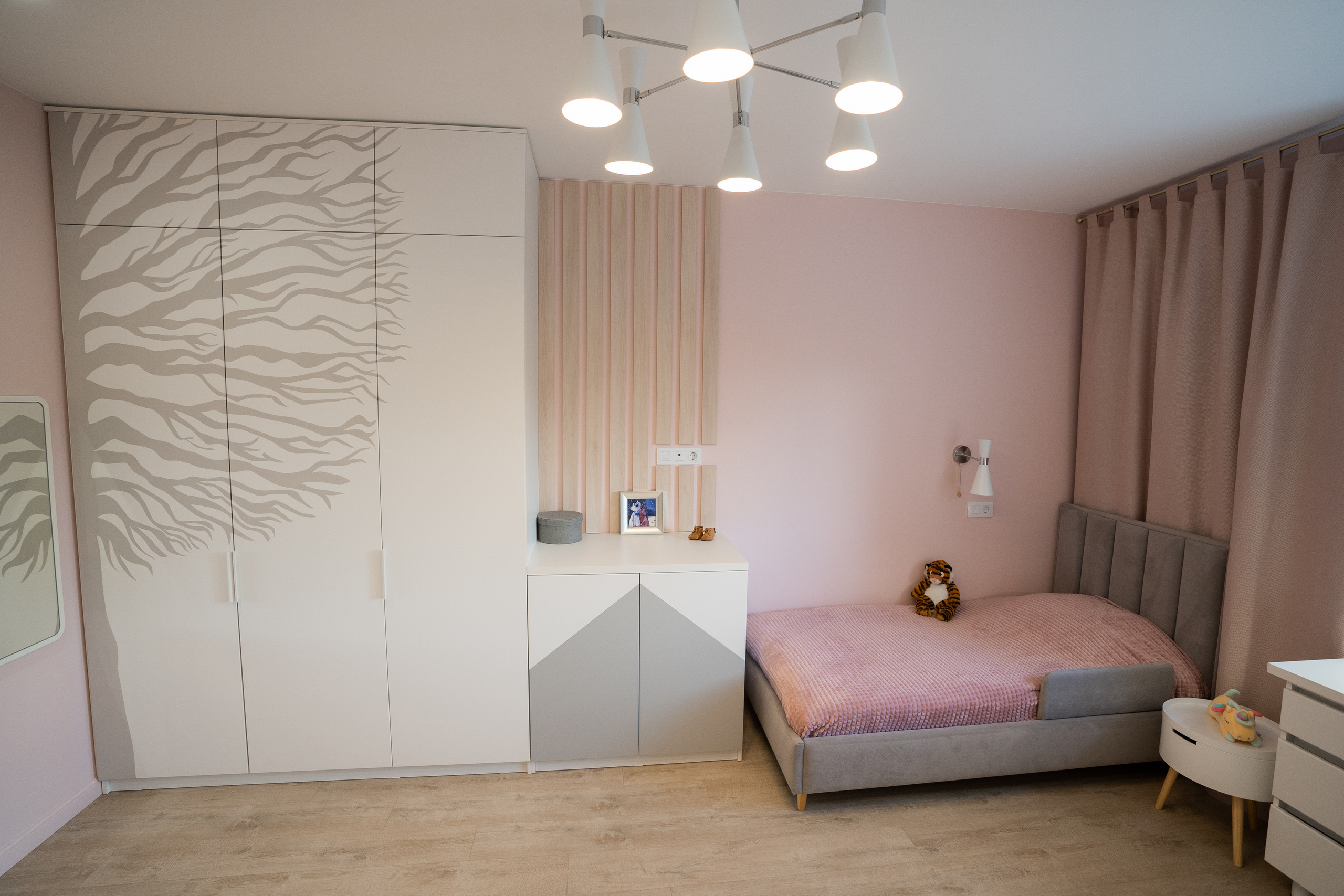 Яркая атмосферная квартира с изюминкой спальня-гостиная. Батракова Наталья дизайнер интерьеров Санкт-Петербург Москва Архангель