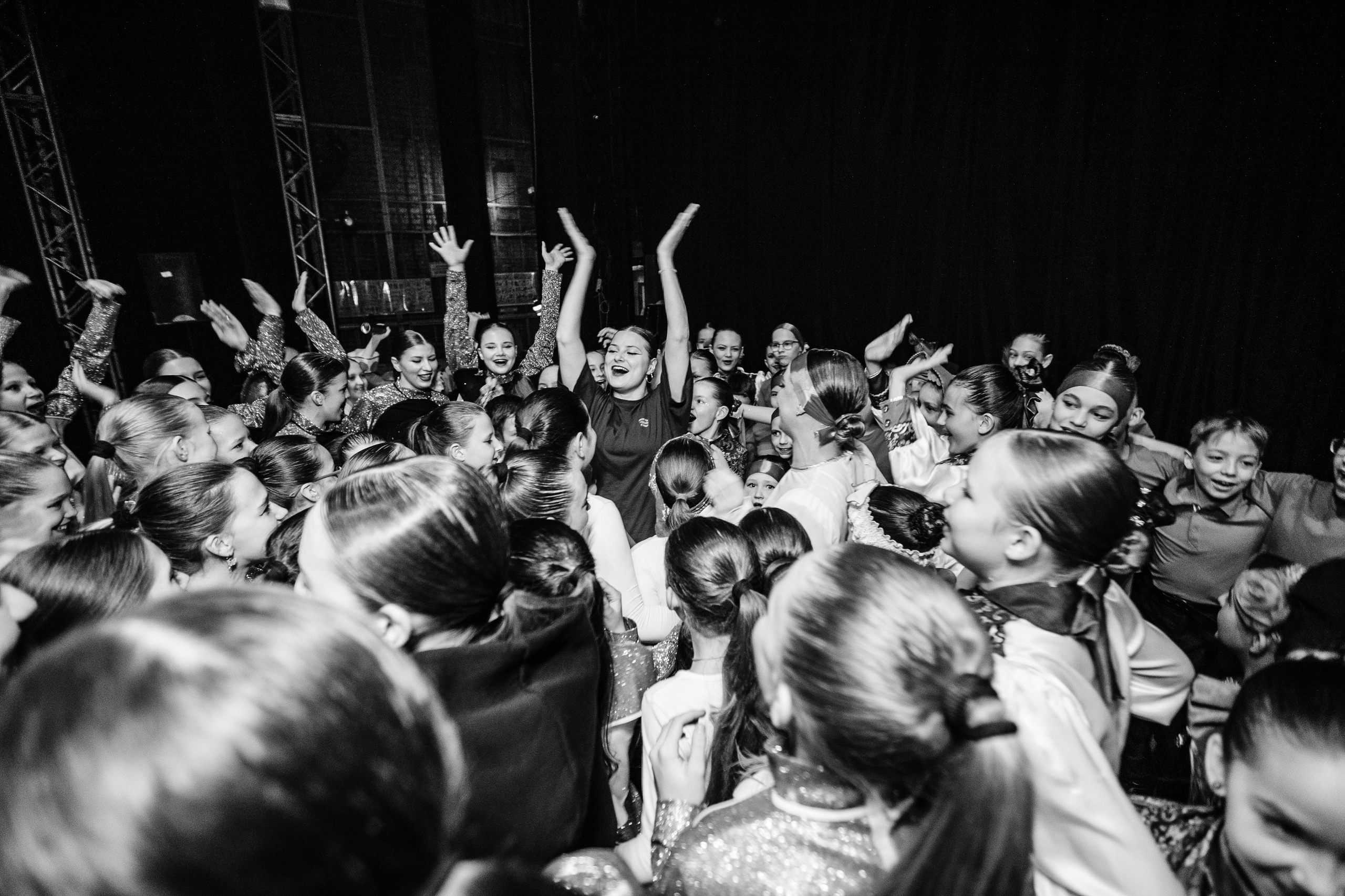 Отчетный концерт Dazz Crew & Искорки 2024. Роман Урумбаев фотограф Нижневартовск