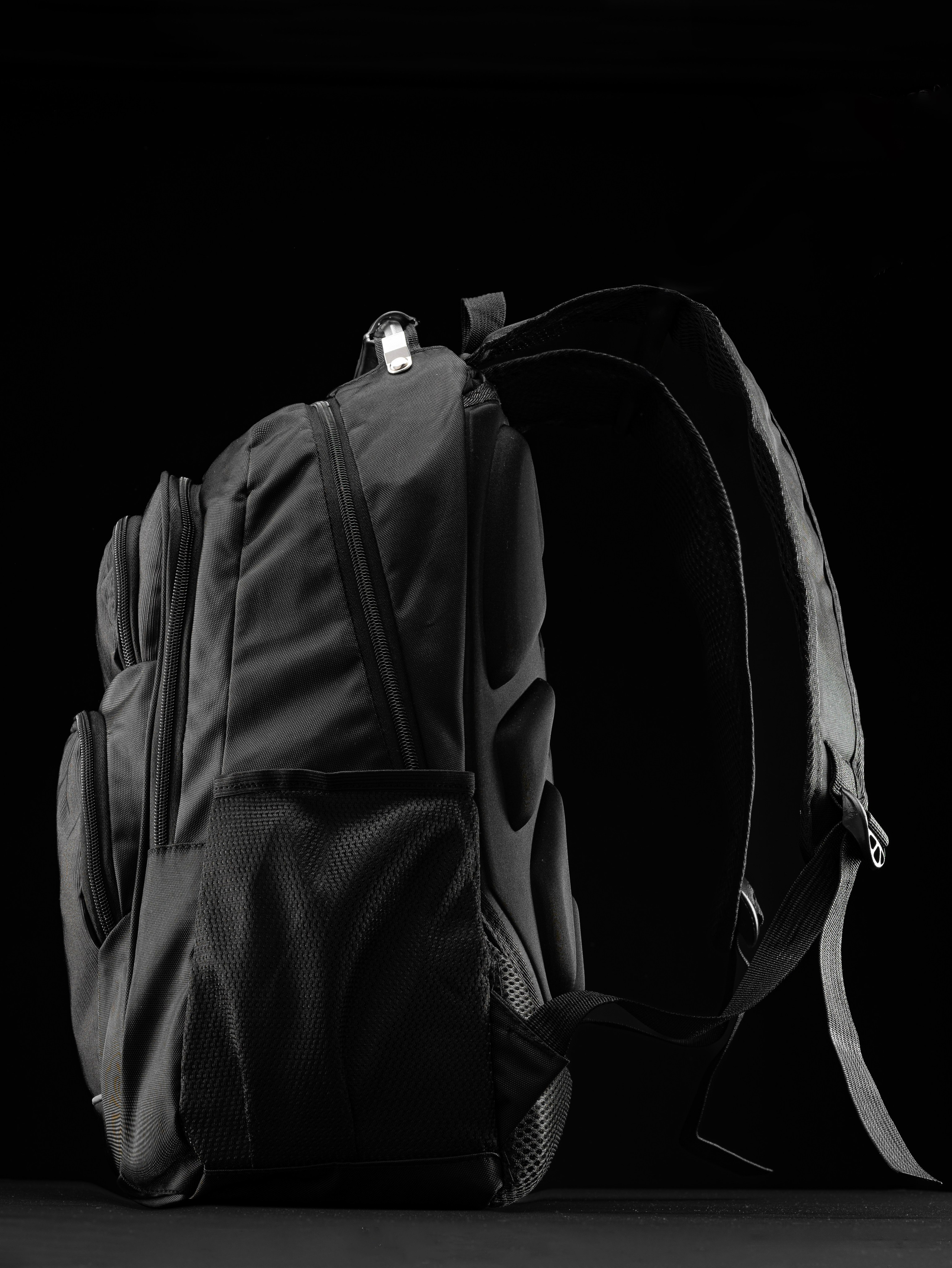 Съемка черного рюкзака может быть интересной?. Фото для маркетплейсов в самых сочных локациях города Сочи