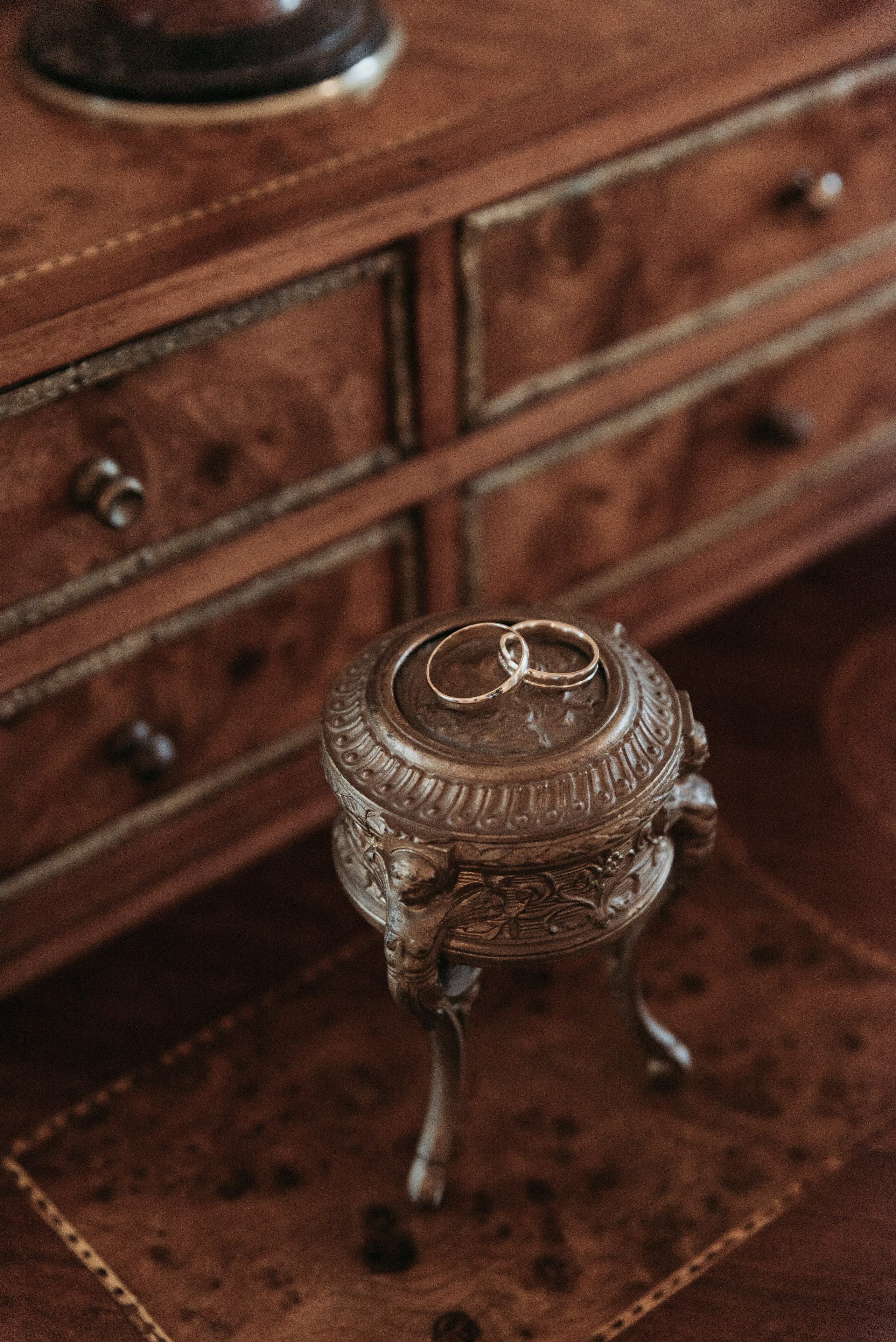 Свадебная фотосессия в Твери в красивой локации в замке в Московской области. Свадебный фотограф в Твери, Москве и Санкт-Петербурге Денисова Екатерина