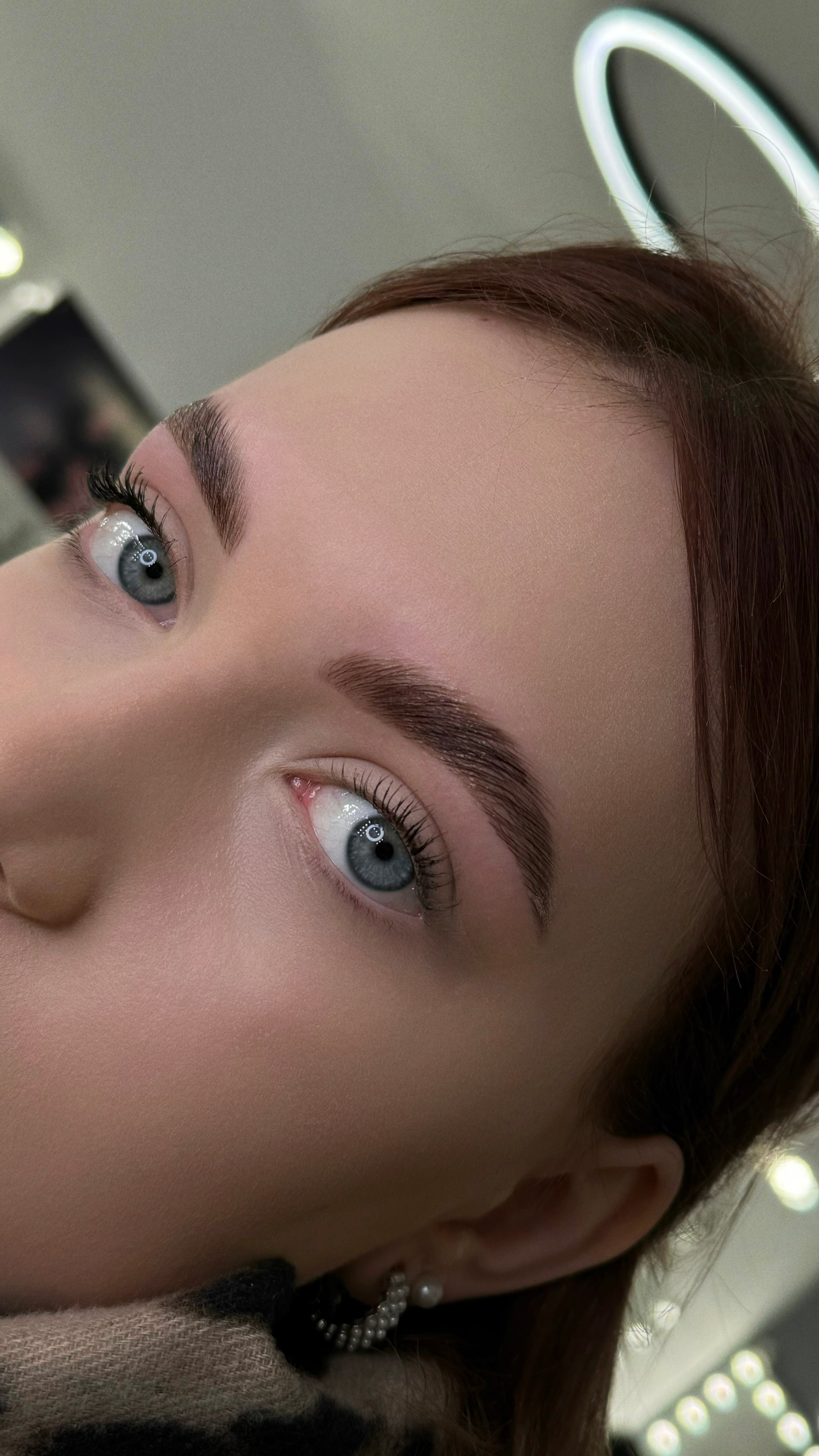 Брови. Студия визажистов, стилистов по прическам, бровистов и мастеров по ресницам