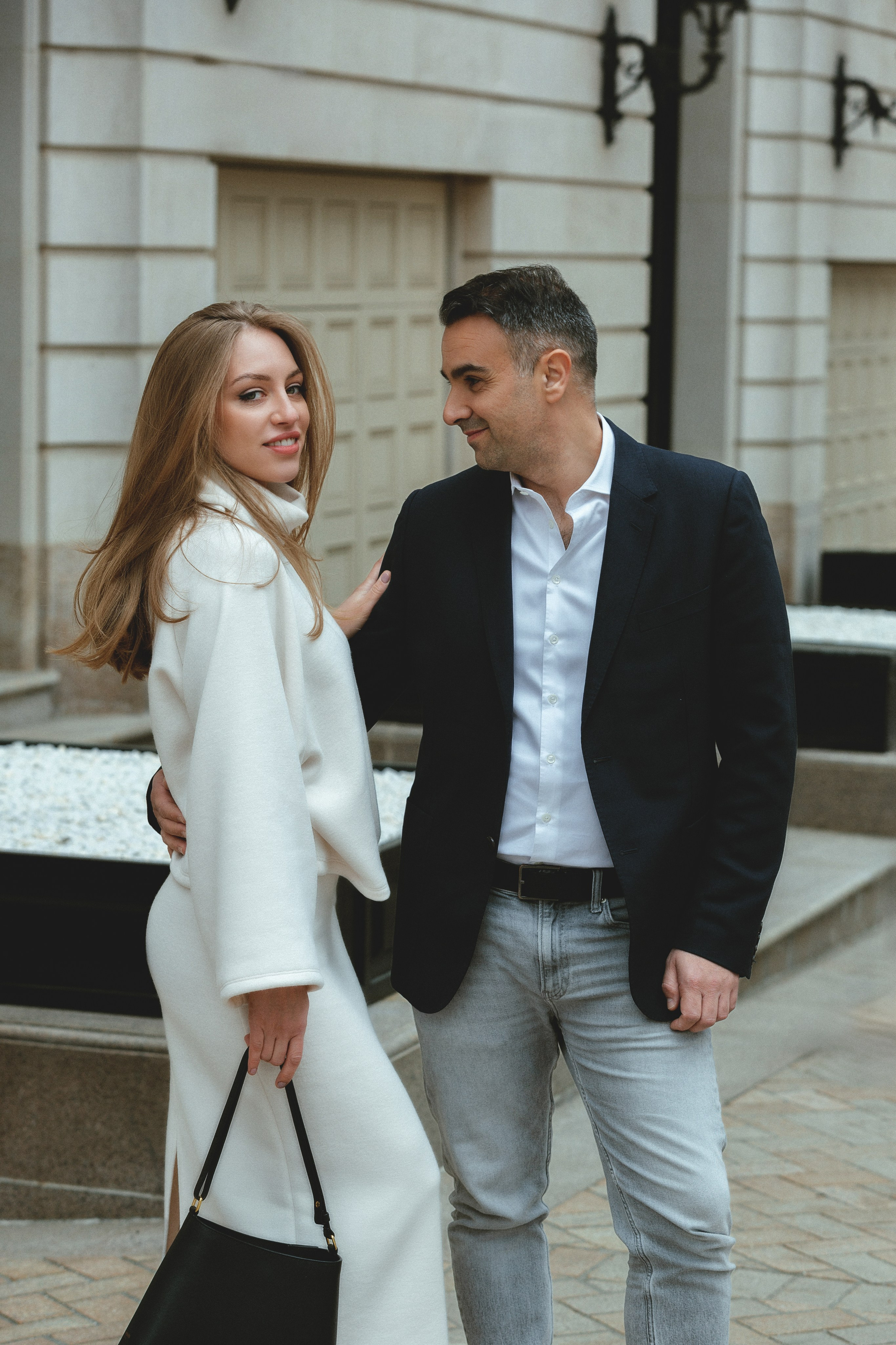 Портретная съёмка девушки в рамках love story