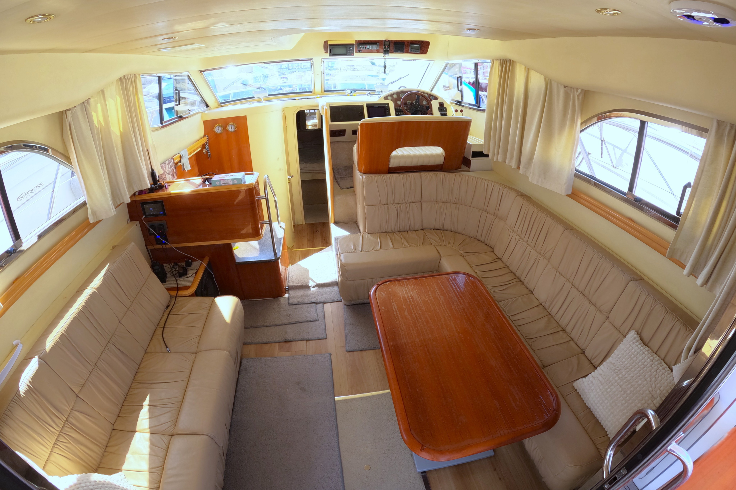 Яхта Уно Аренда Яхты в Сочи Яхтанаморе YACHTNAMORE YACHTANAMORE