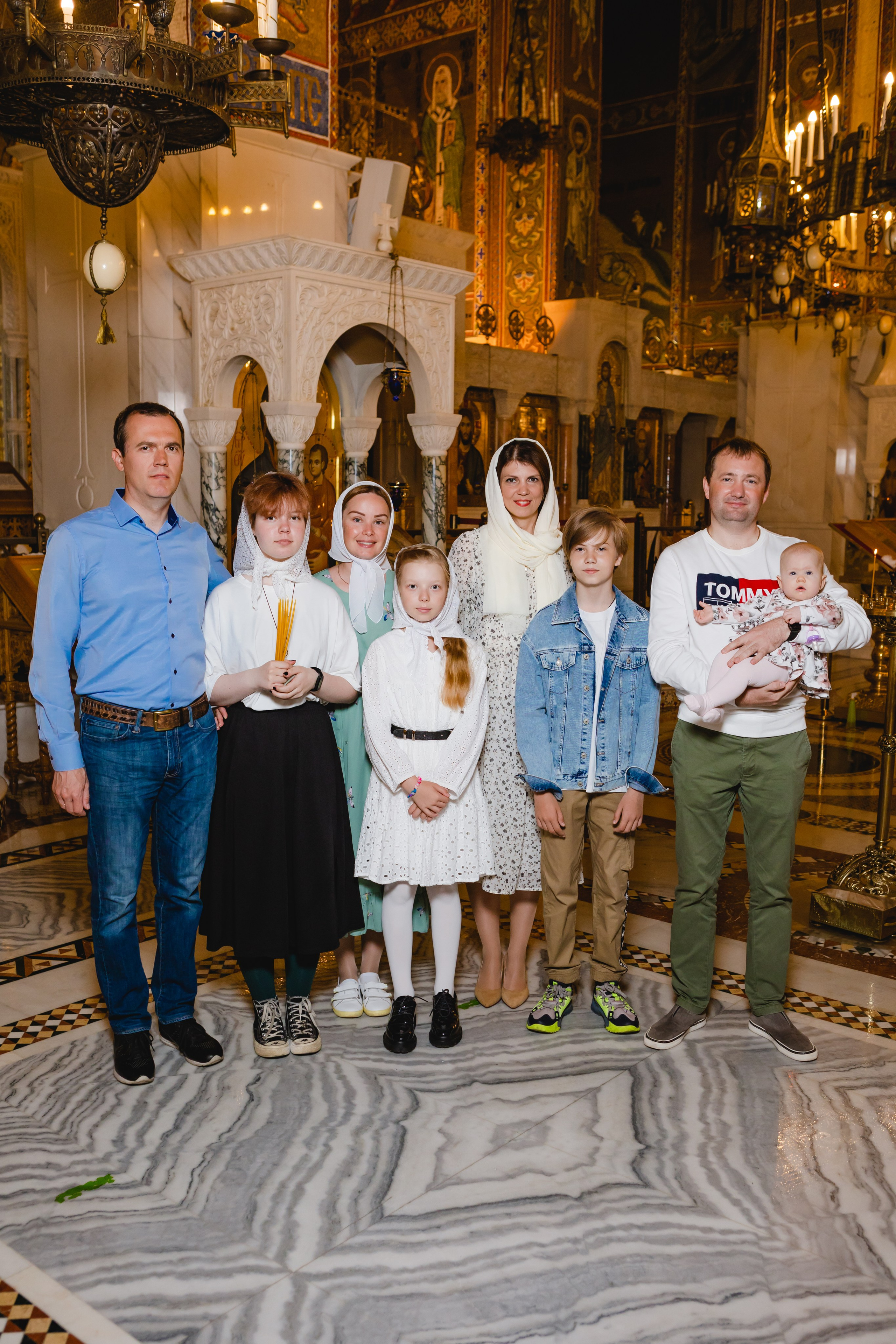 Таинство Крещения. Сайт с красивыми фотографиями и людьми