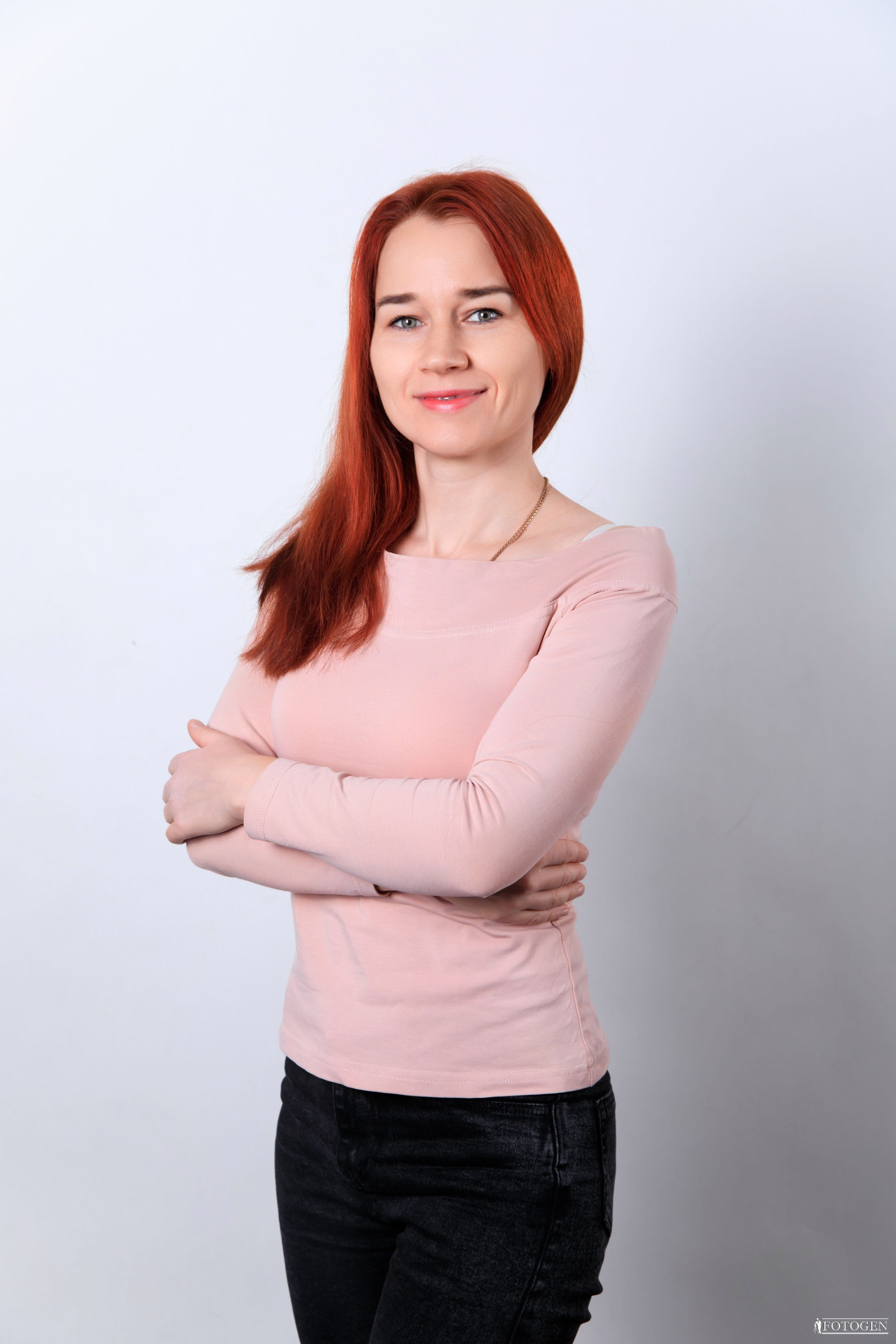 Женский деловой портрет | Бизнес фотосессии от Fotogen. Интерьерная фотостудия FOTOGEN г. Краснодар
