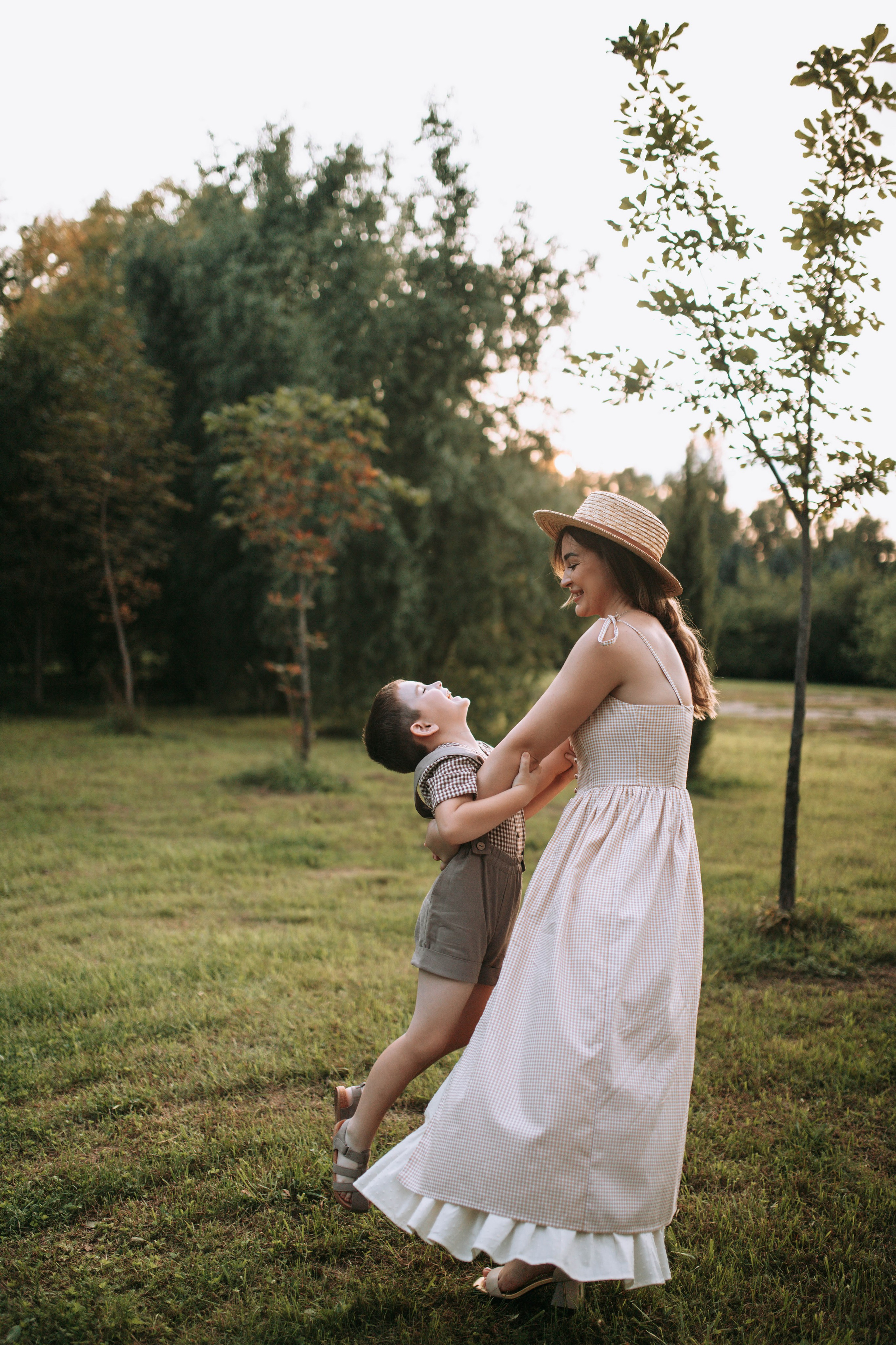 Весёлая прогулка вместе с мамой. Свадебный и семейный фотограф в Нижнем Новгороде