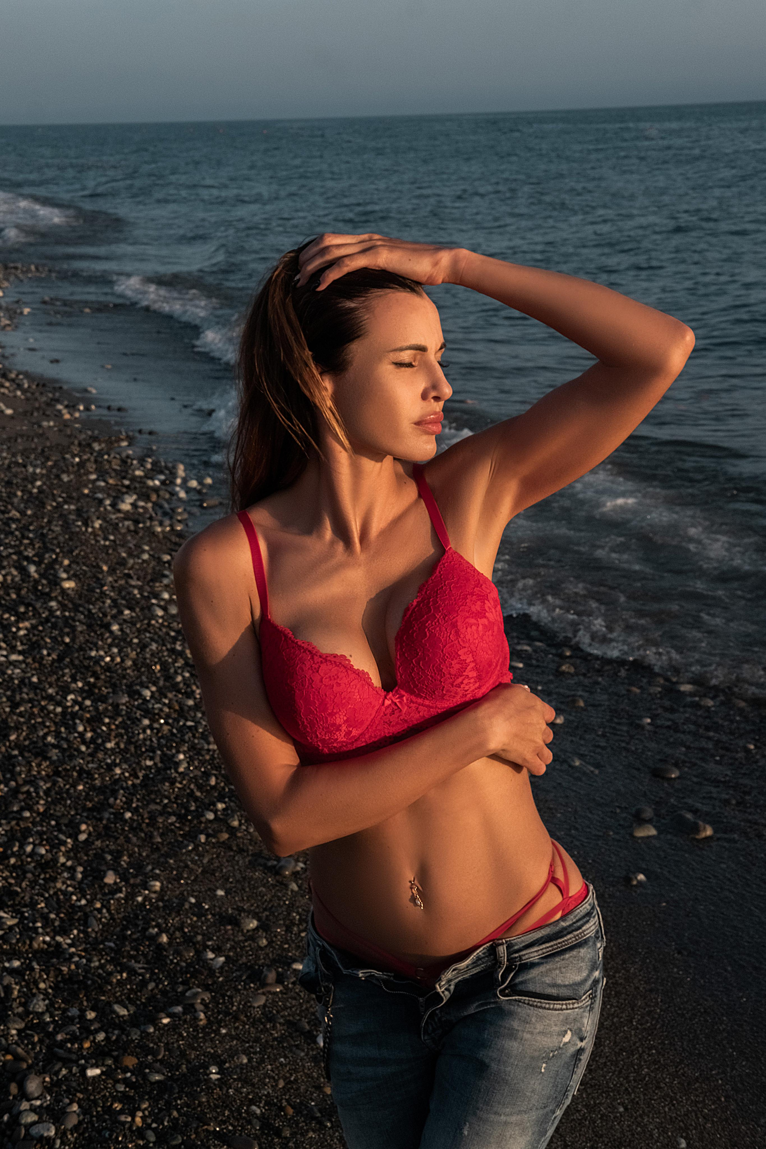 Индивидуальная фотосессия на море по доступным ценам. Свадебный фотограф в Абхазии, Сухум, Гагра, Сочи