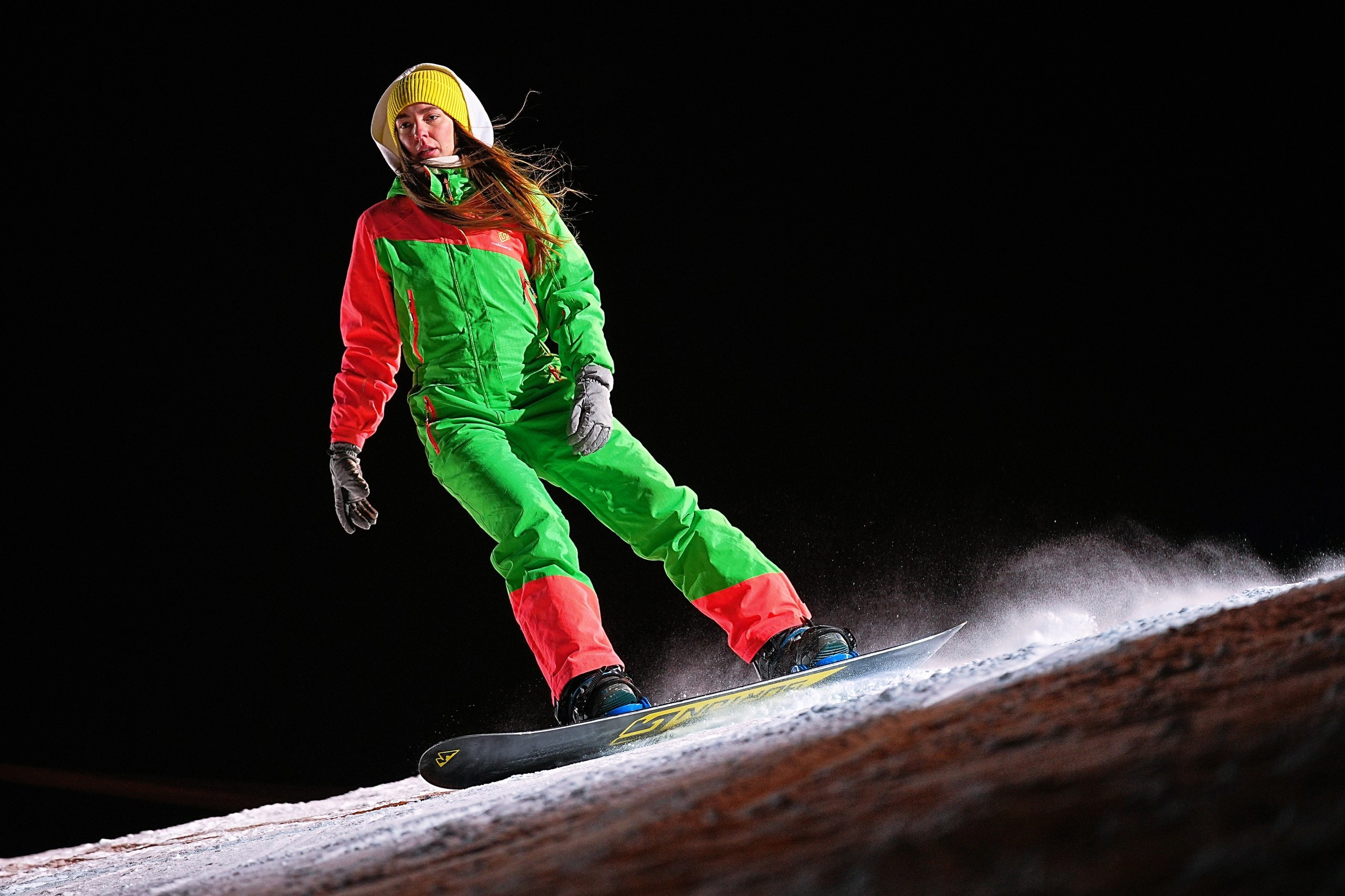 Вечерняя съёмка на склонах с использованием внешних вспышек. Фотограф Студитский Евгений