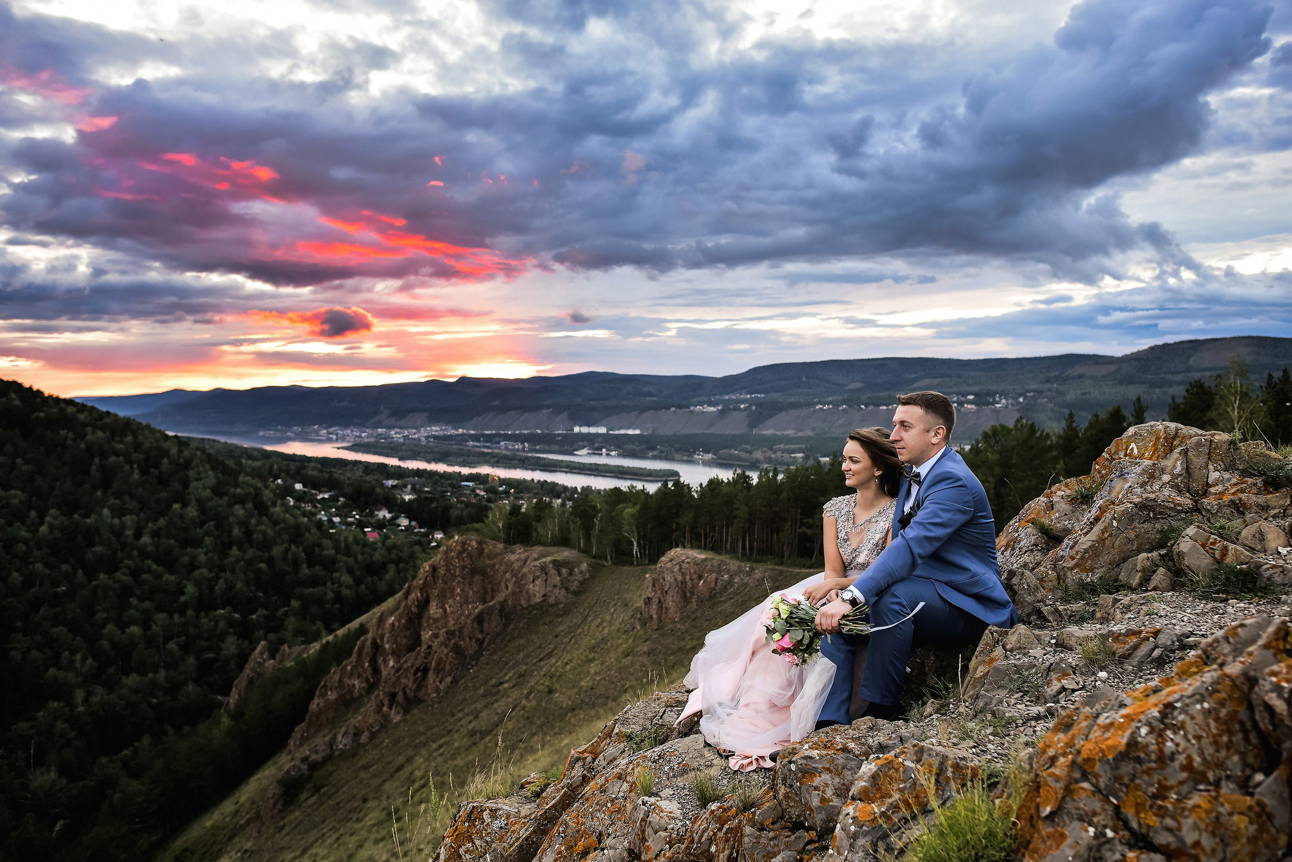 💐 Радик и Яна — душевная загородная свадьба в Villatic | Теплые фото под Красноярском. 📸 Свадебный и семейный фотограф в Красноярске Тихомиров Евгений | 17 лет опыта | 800+ свадеб