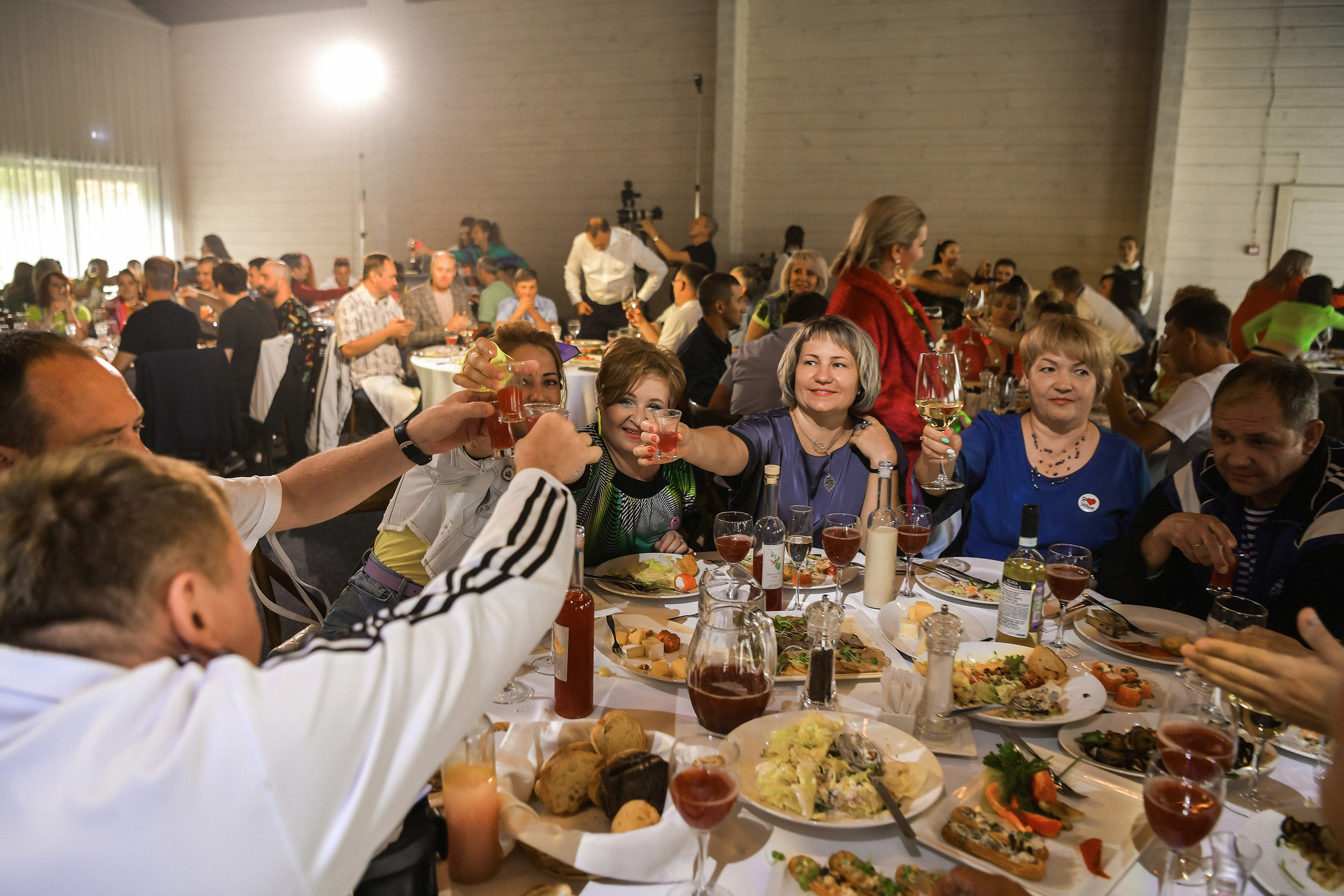 📸 Фоторепортажи с корпоративов и юбилеев в Красноярске | Примеры работ. 📸 Свадебный и семейный фотограф в Красноярске Тихомиров Евгений | 17 лет опыта | 800+ свадеб