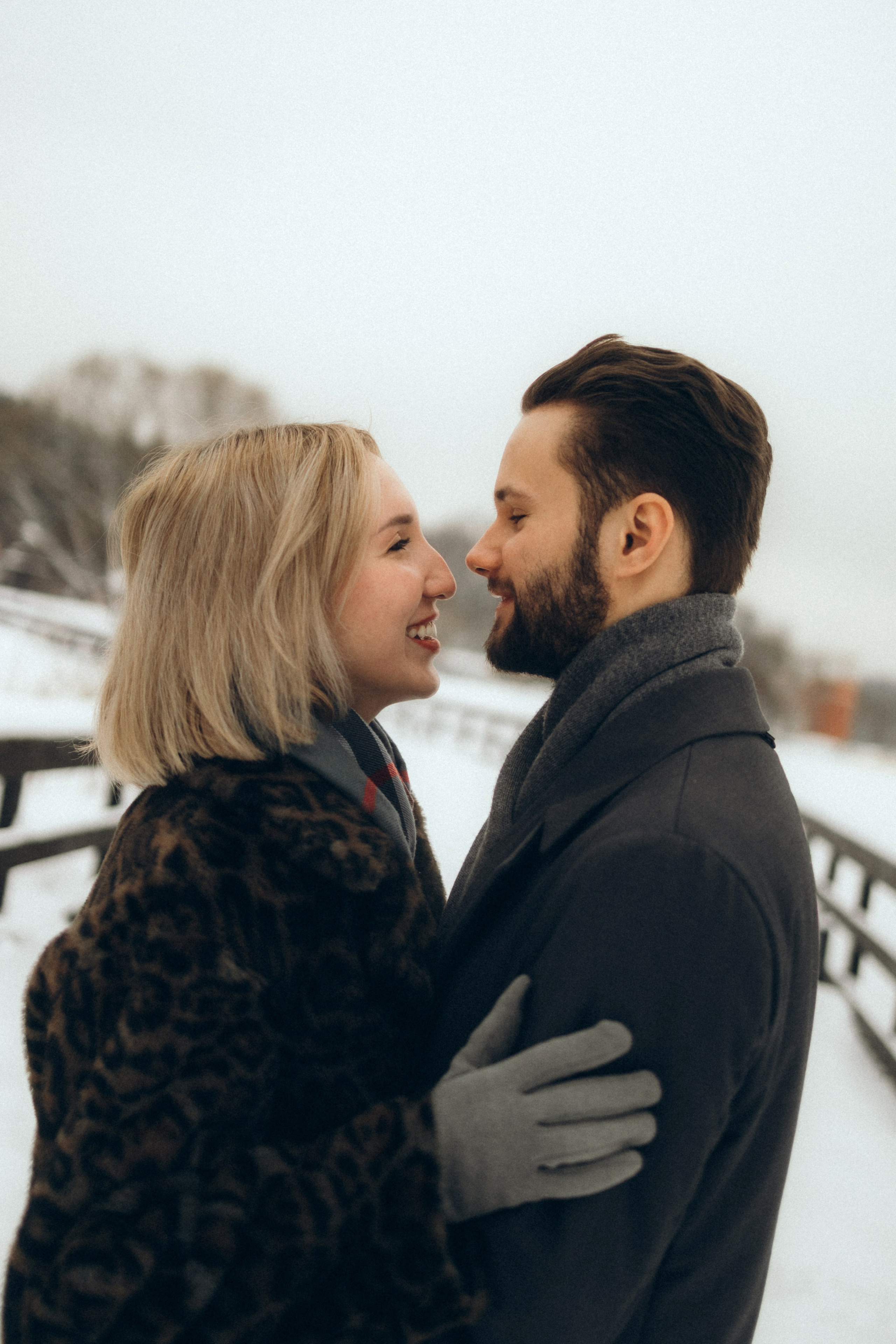 Дима и Камила в зимнем Мещерском лесу. Свадебный и портретный фотограф в Москве Кристина Золотова