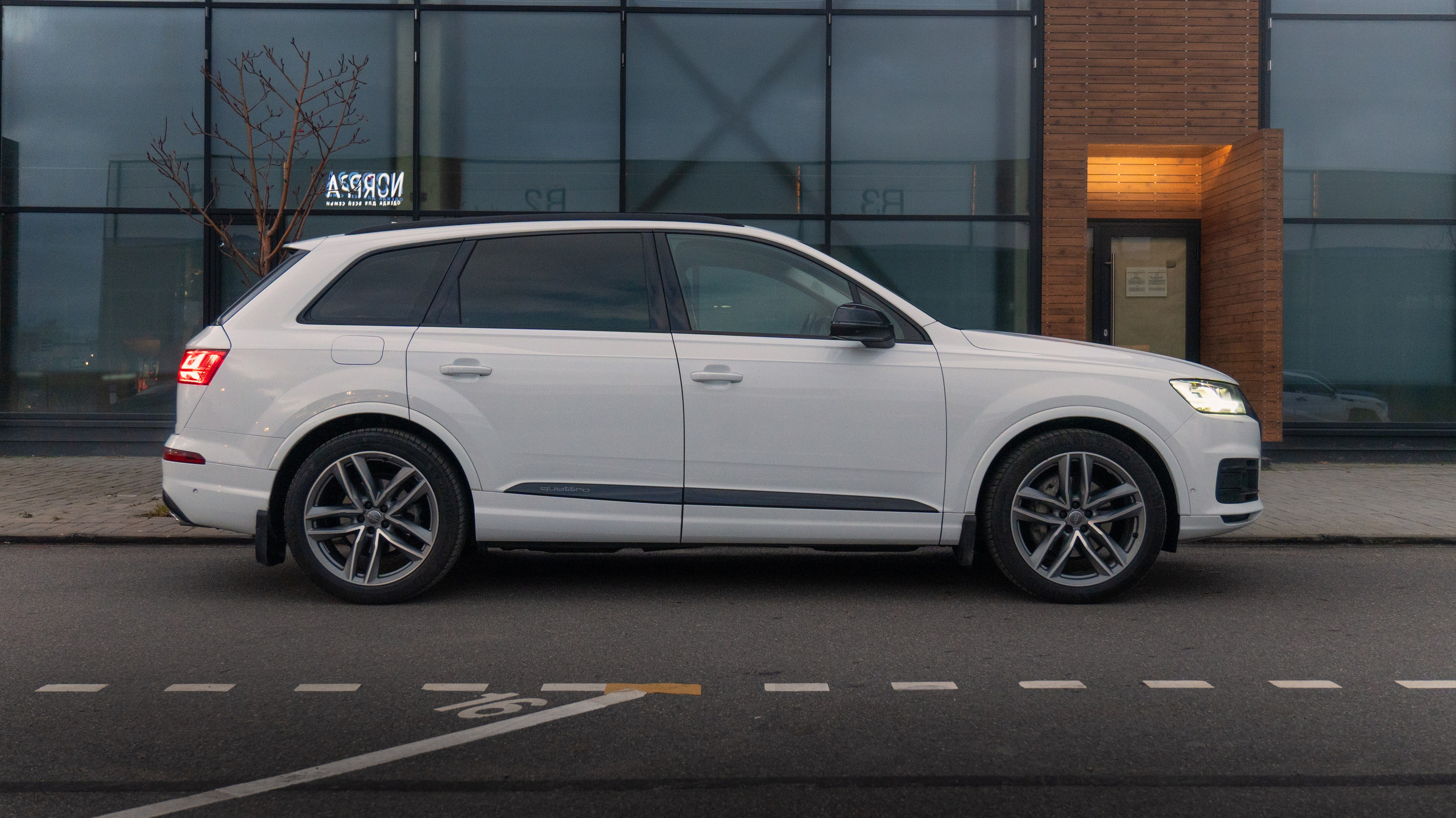 AUDI Q7. Автомобильный фотограф Алексей Хезеков