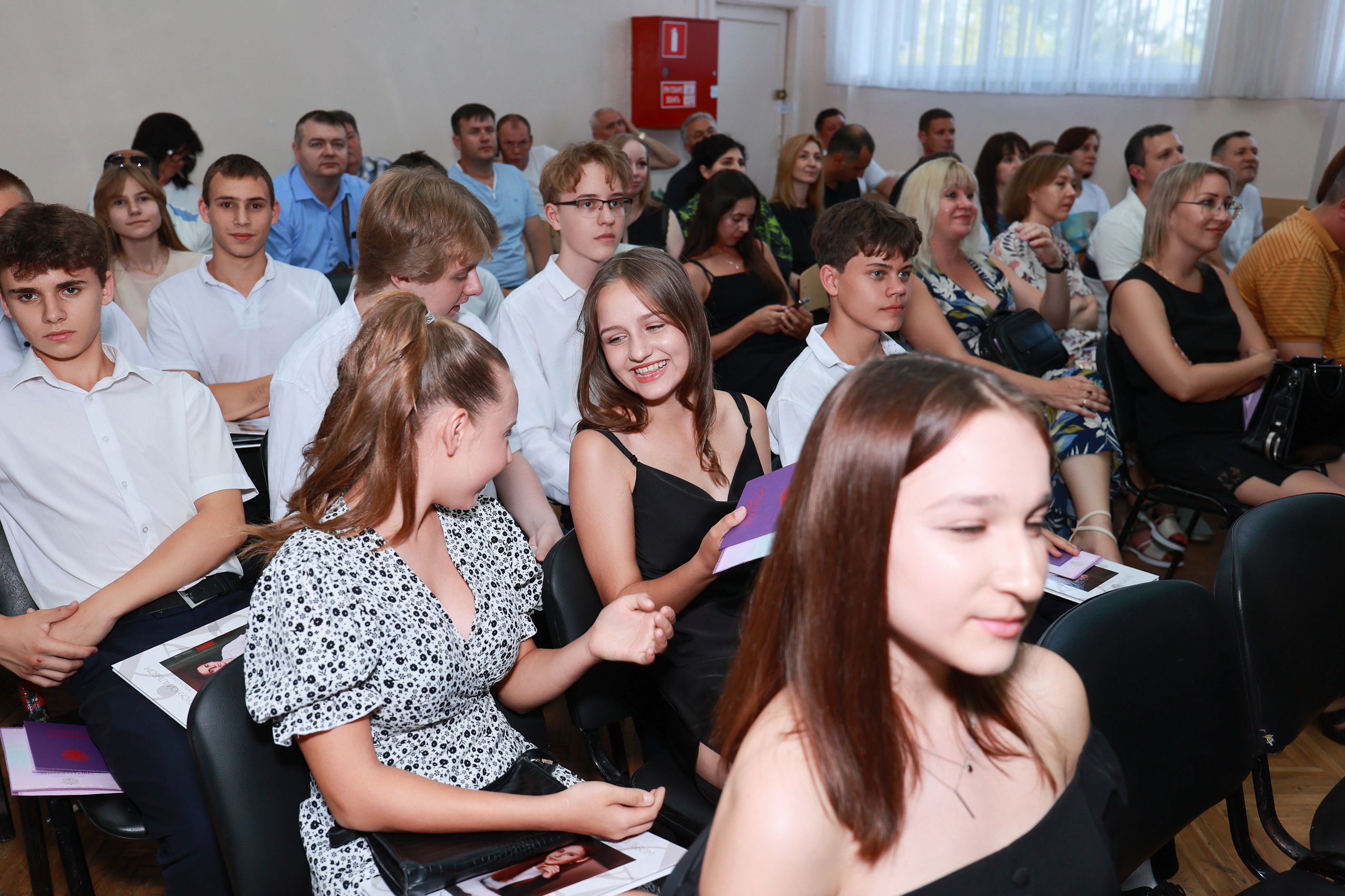 Вручение аттестатов Лицей 64. Детский семейный фотограф Краснодар