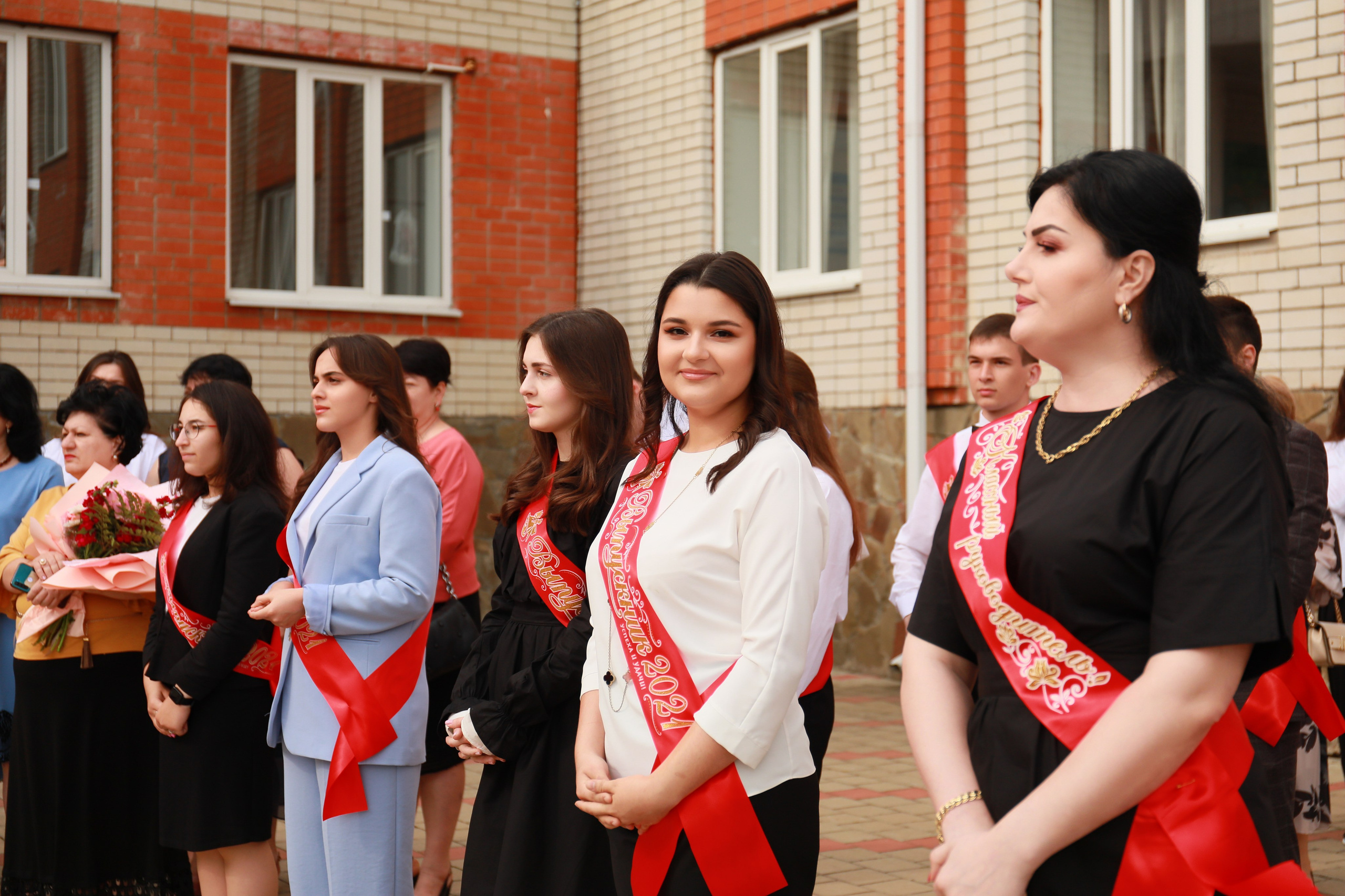 Последний звонок (Школа 2). Детский семейный фотограф Краснодар