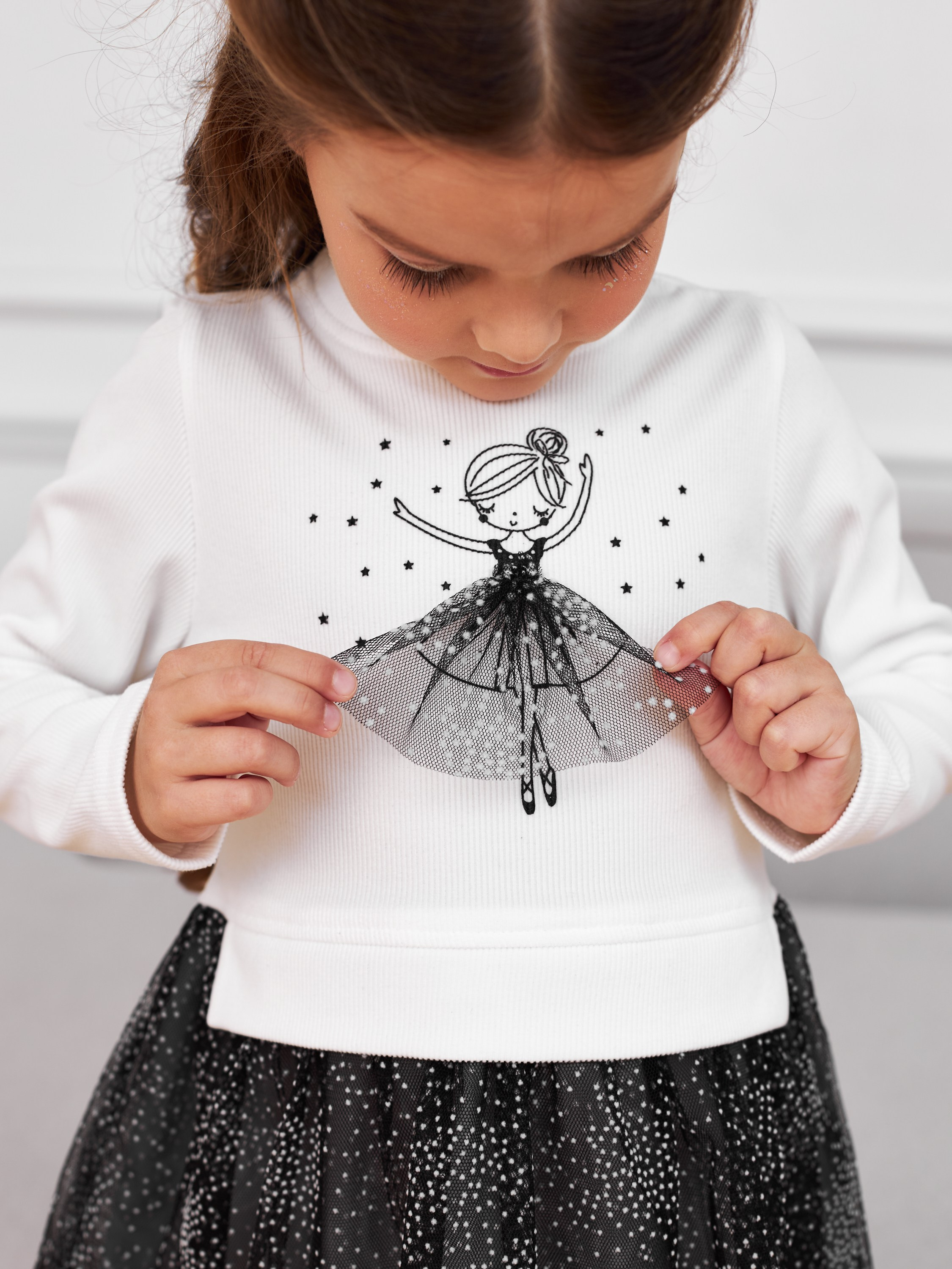 Фотосъемка платьев для девочек Екатеринбург Wildberries ВБ Ozon Озон фотосессия детей Екб заказать цена фотосъемка товара WB детское платье. Фотограф Екатеринбург Анастасия Жерновская | Маркетплейсы и нейрофото