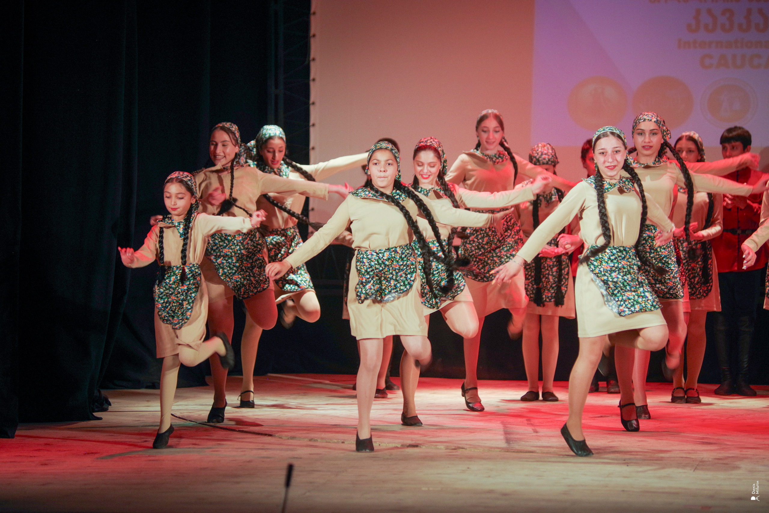 Танцы в прекрасном Они. Портретный фотограф Денис Милютин