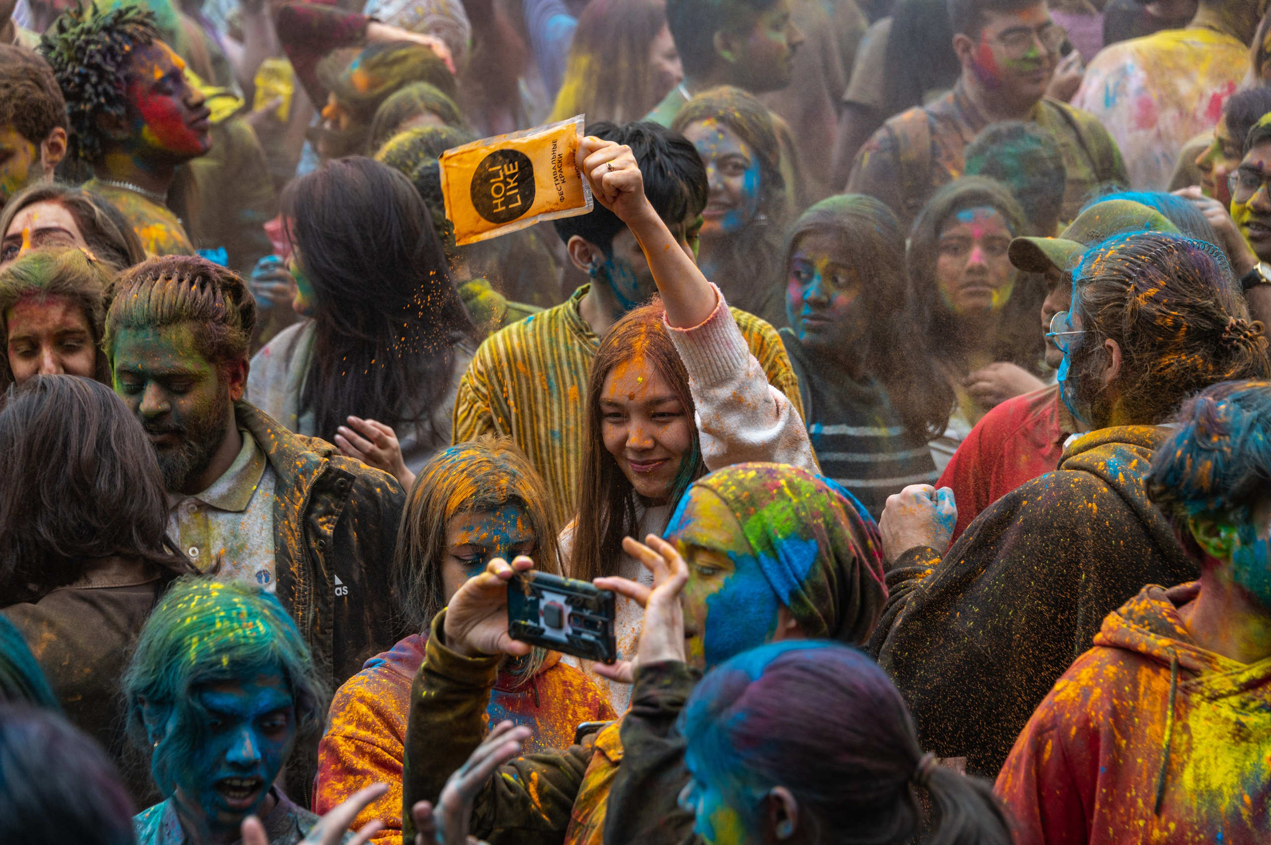 Праздник Холи в Москве. Фотограф Роман Адлер