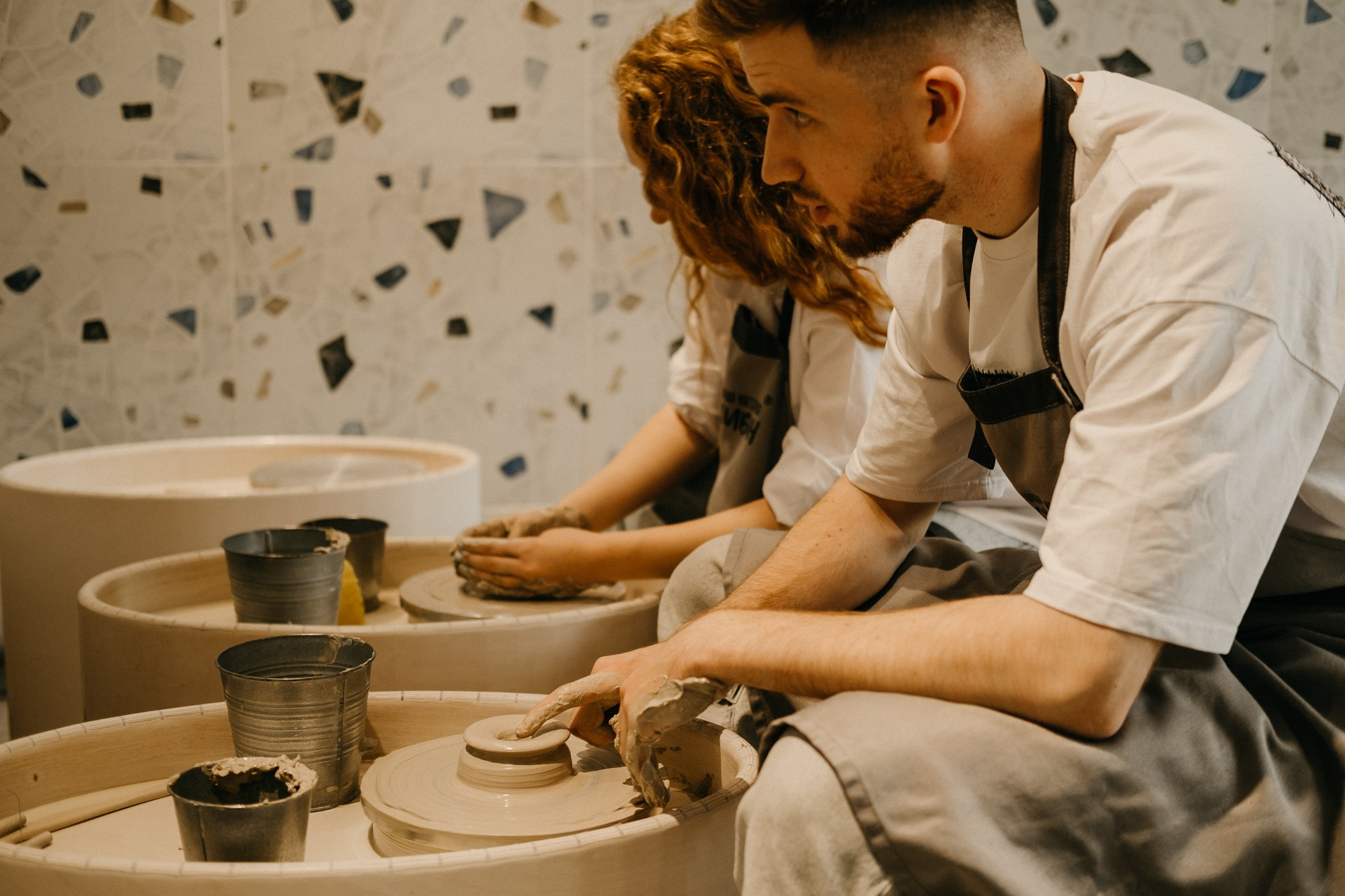 В гончарной мастерской. Свадебный фотограф Александра Тюлякова
