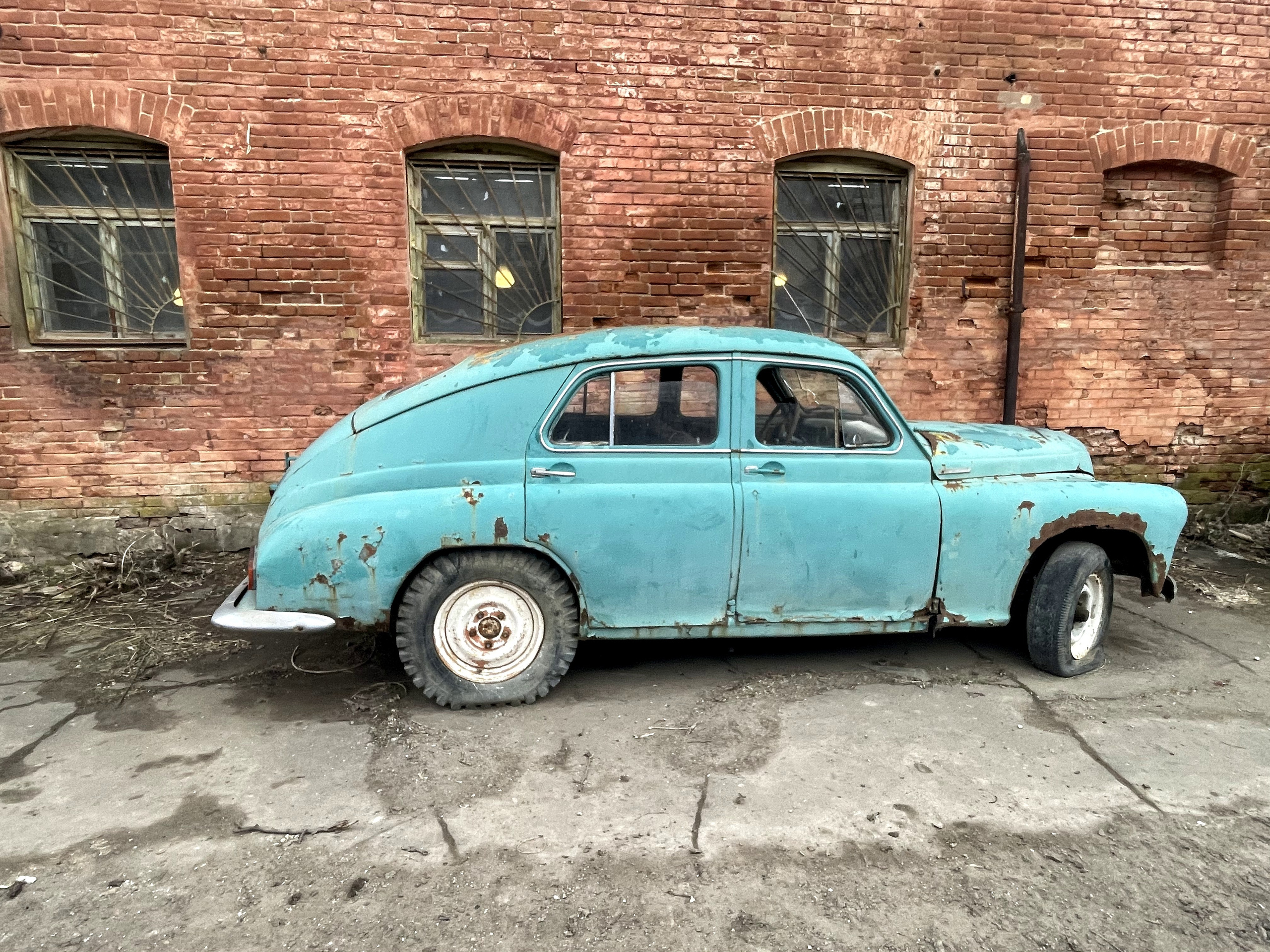 20 096 Здание из красного кирпича. ВИЗУАЛЬНЫЕ И ЗВУКОВЫЕ РЕШЕНИЯ ДЛЯ БИЗНЕСА И СЪЁМОК ТЕЛЕТЕЛА