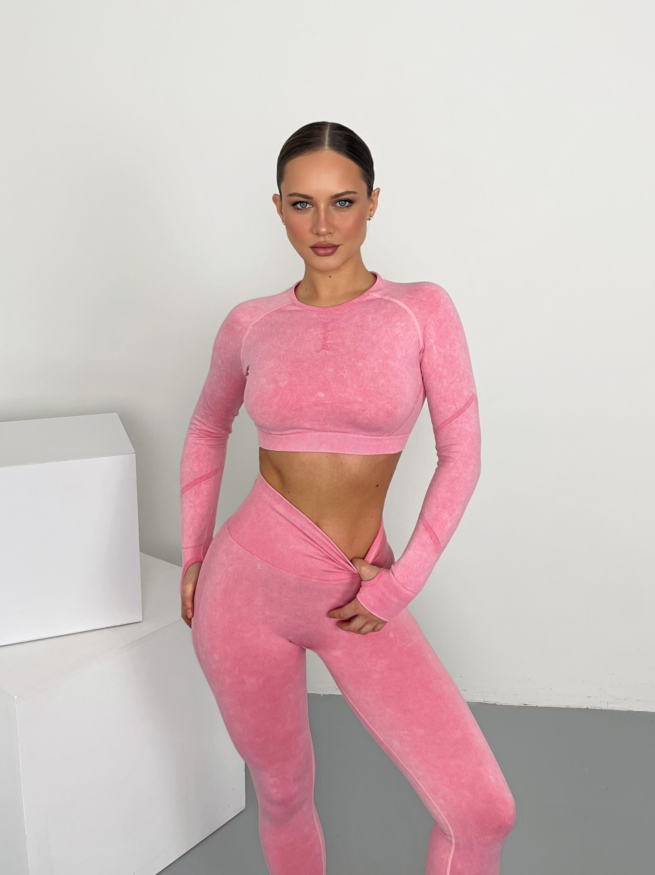 Елена, р-р 42-44, рост 170. KED Production — продакшн из СПб. Создаём фото, видео и контент, который помогает брендам и селлерам продавать больше