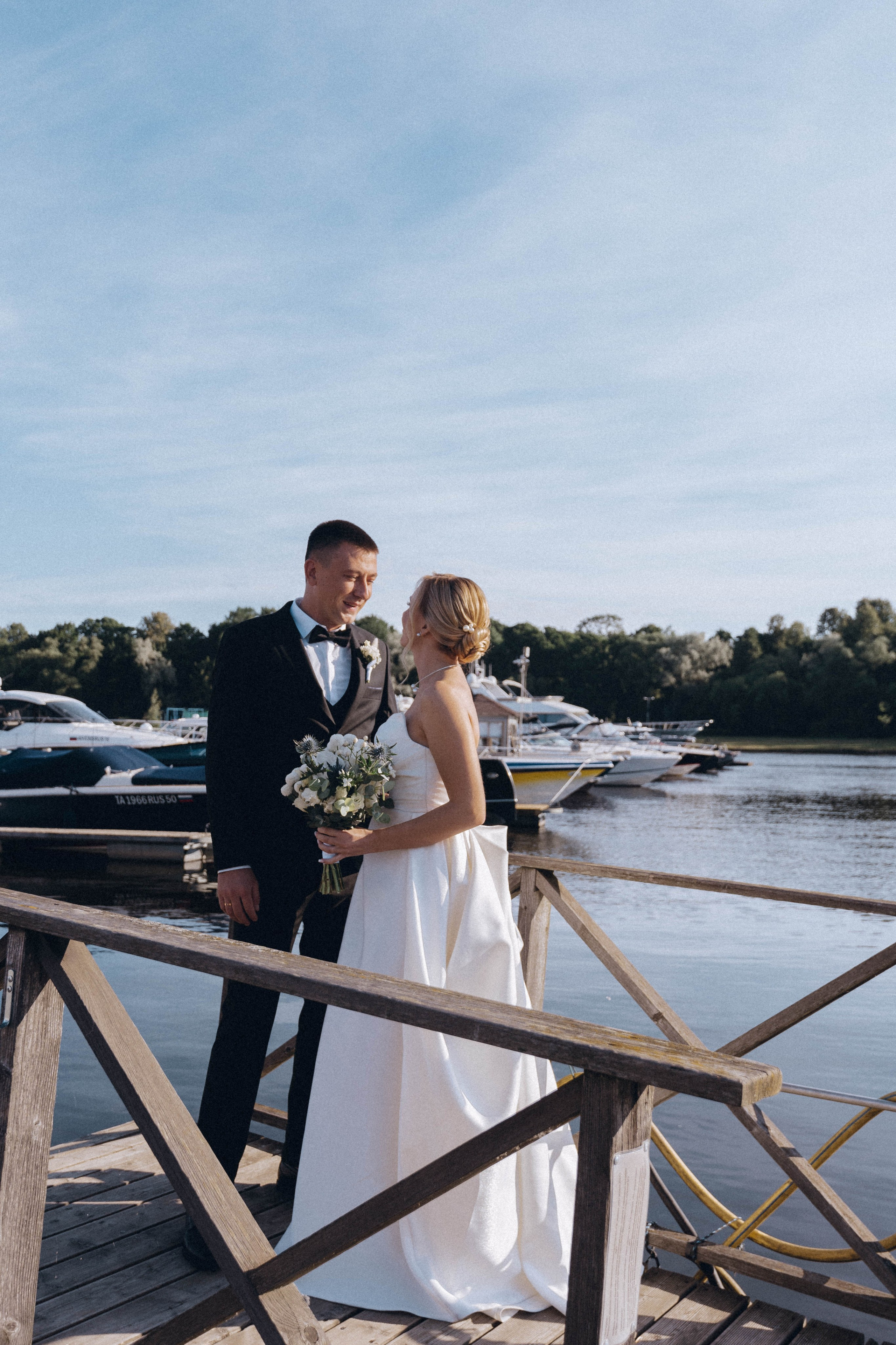 СВАДЕНБНАЯ СЬЕМКА НА КАТЕРЕ ПО КАНАЛАМ САНКТ-ПЕТЕРБУРГА И В АКВАТОРИИ НЕВЫ. Профессиональный фотограф, Санкт-Петербург — Виктория Богомолова