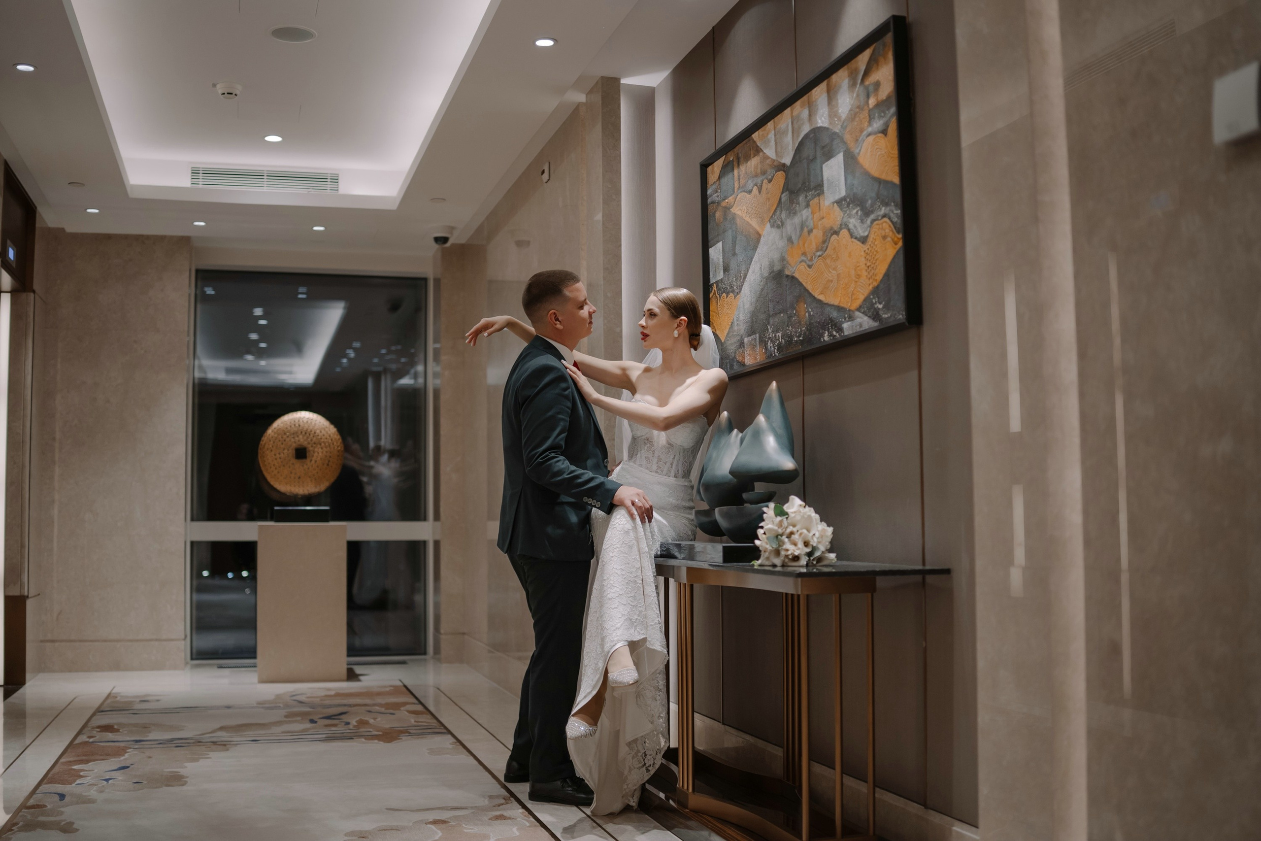 Фотосессия жениха и невесты в Soluxe Hotel