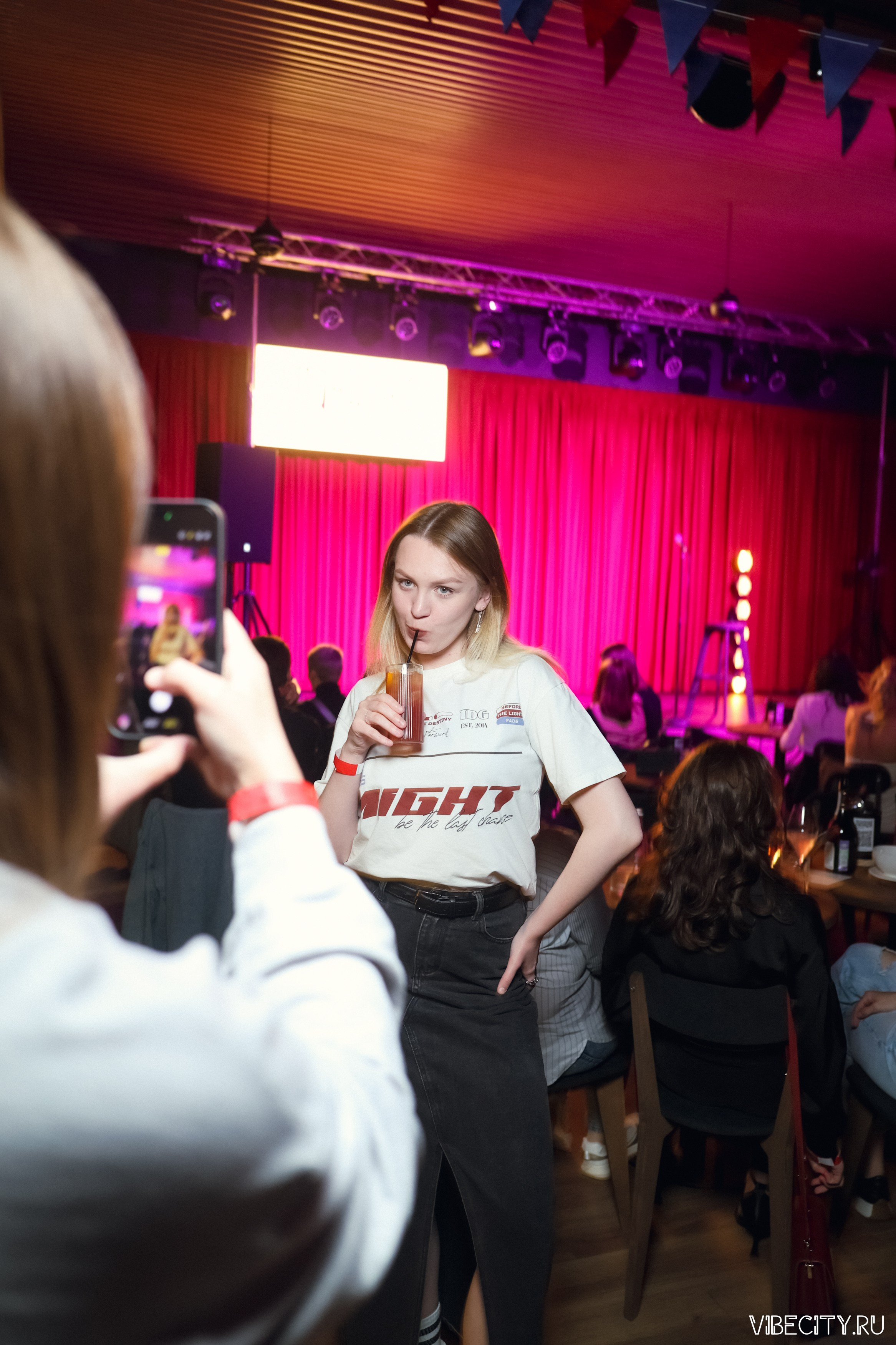 Стендап клуб Локация. VIBECITY.RU Вайб Сити Ру Фоторепортажи Фотоотчеты Калининград