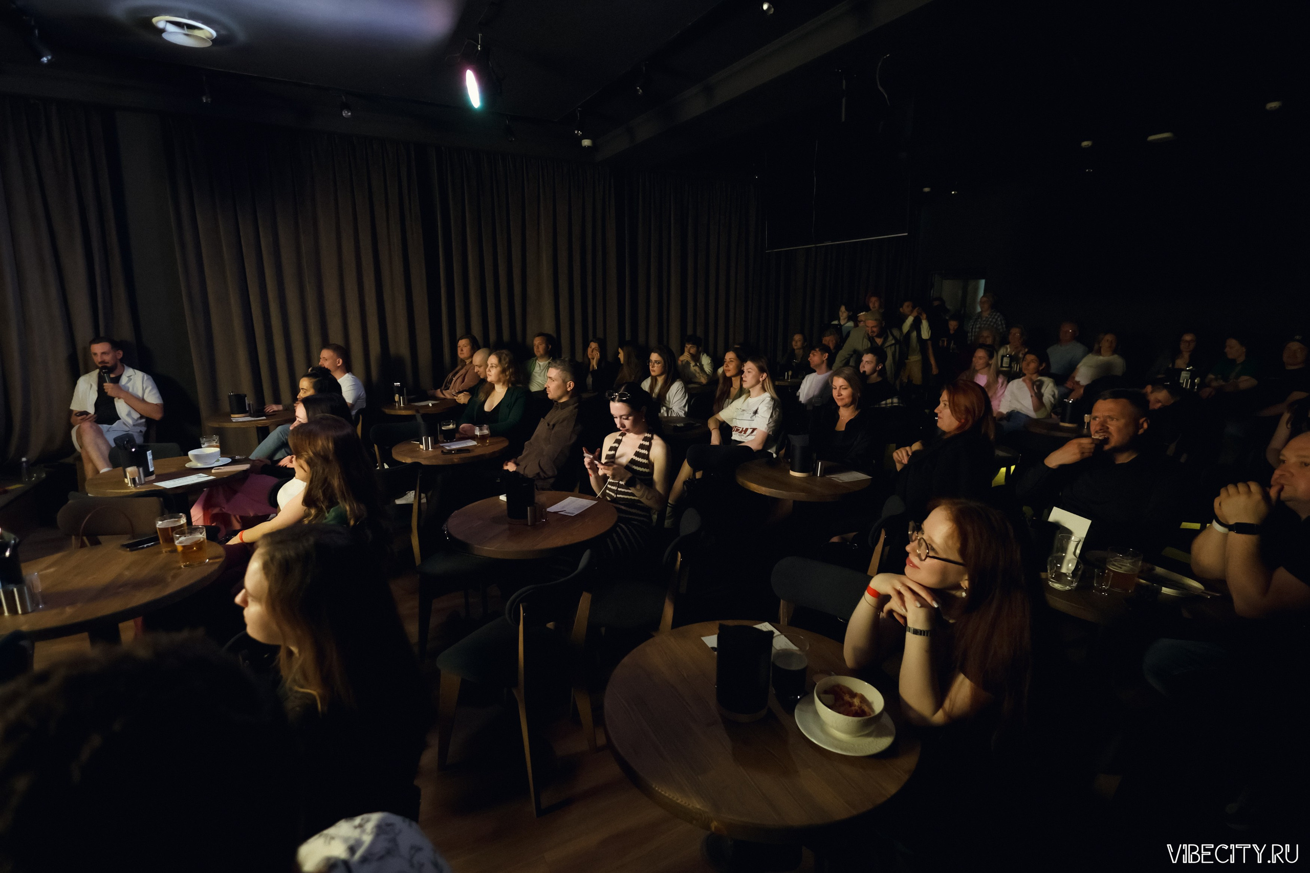 Стендап клуб Локация. VIBECITY.RU Вайб Сити Ру Фоторепортажи Фотоотчеты Калининград