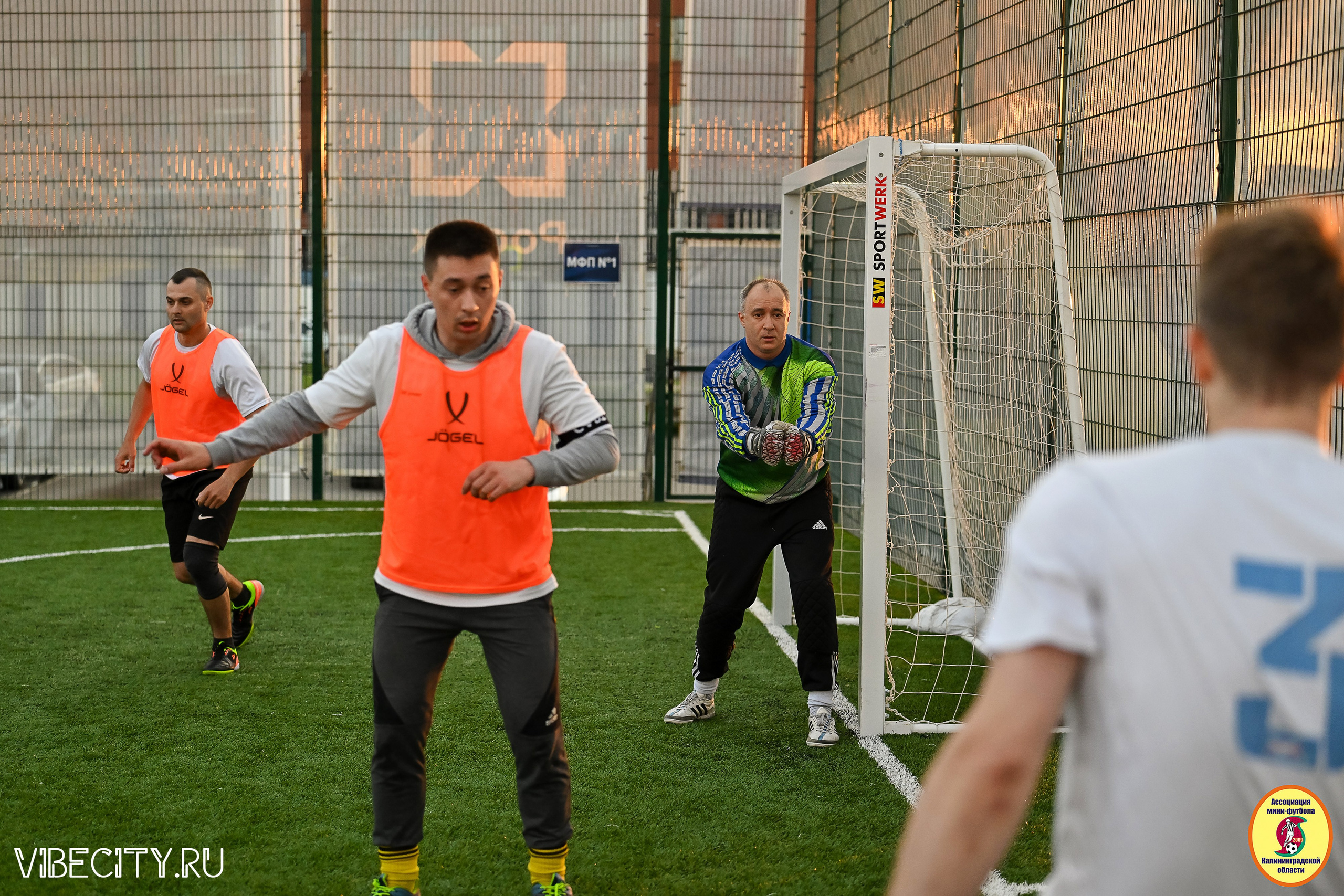 ИГРЫ МИНИ-ФУТБОЛЬНОЙ И КОРПОРАТИВНОЙ ЛИГИ. VIBECITY.RU Вайб Сити Ру Фоторепортажи Фотоотчеты Калининград