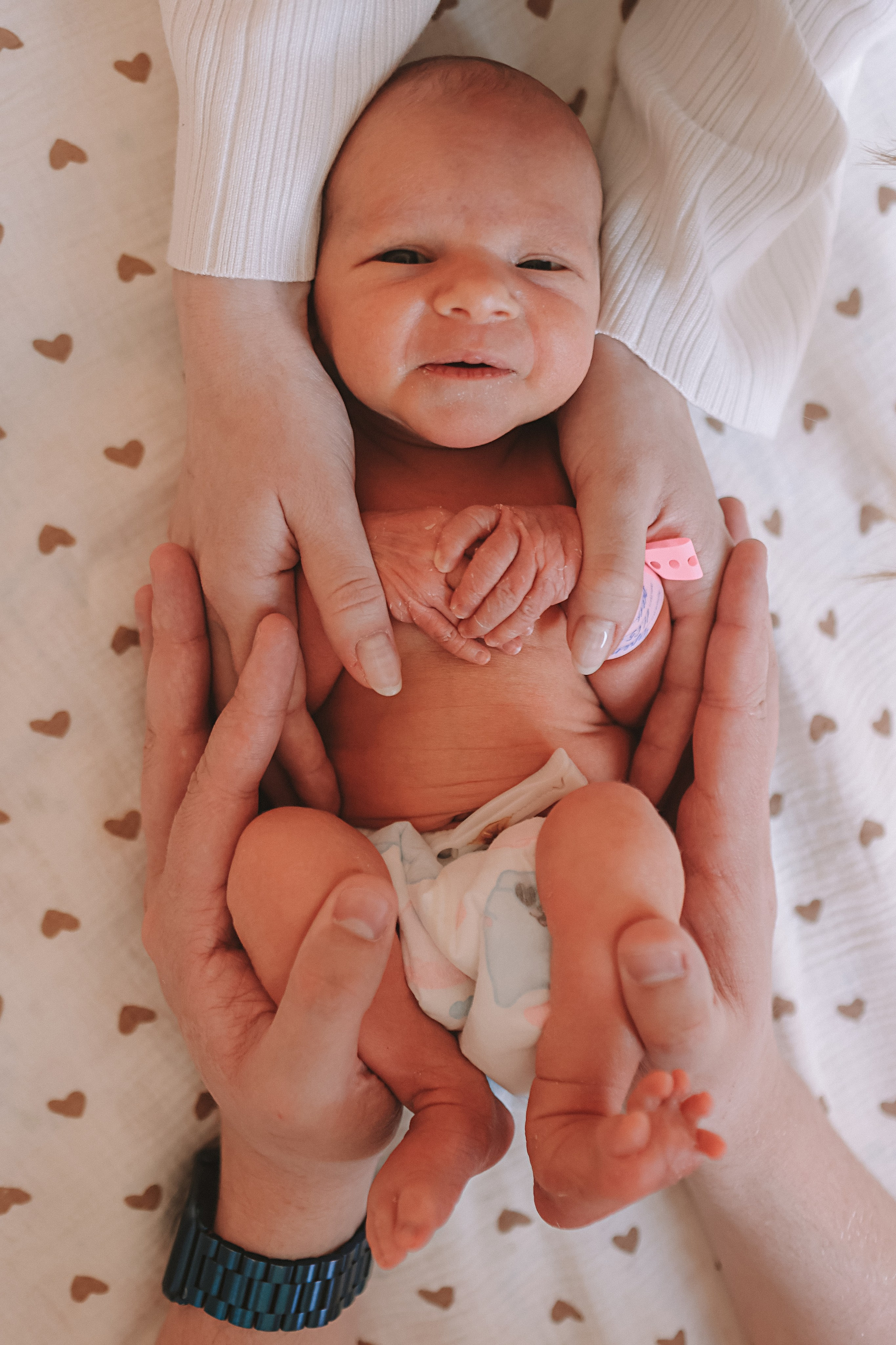 Выписка палата+внизу ПЦЭ. Семейный фотограф Тюмень, фотограф на роды Салмина Мария